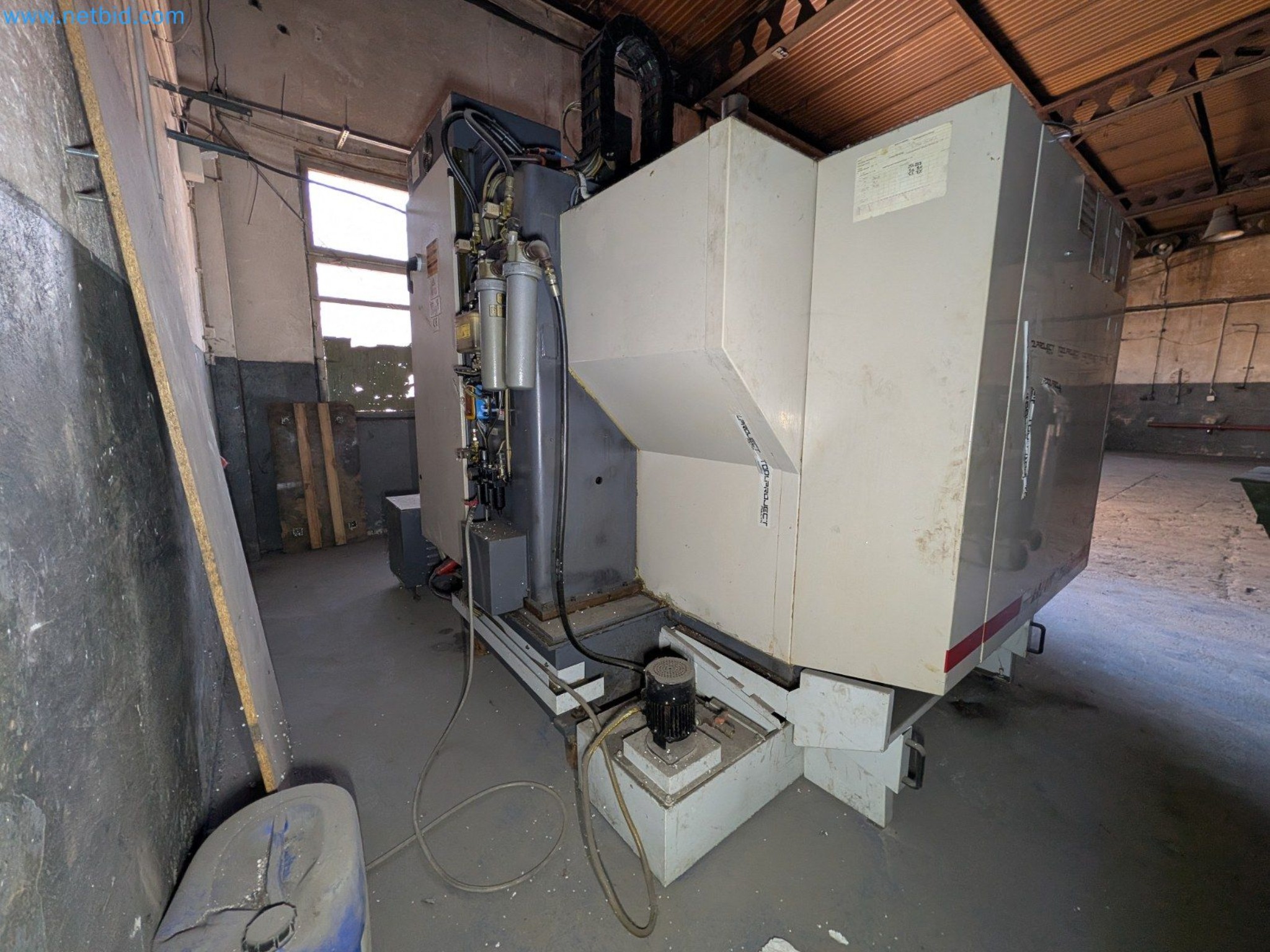 Metalworking machines


-22