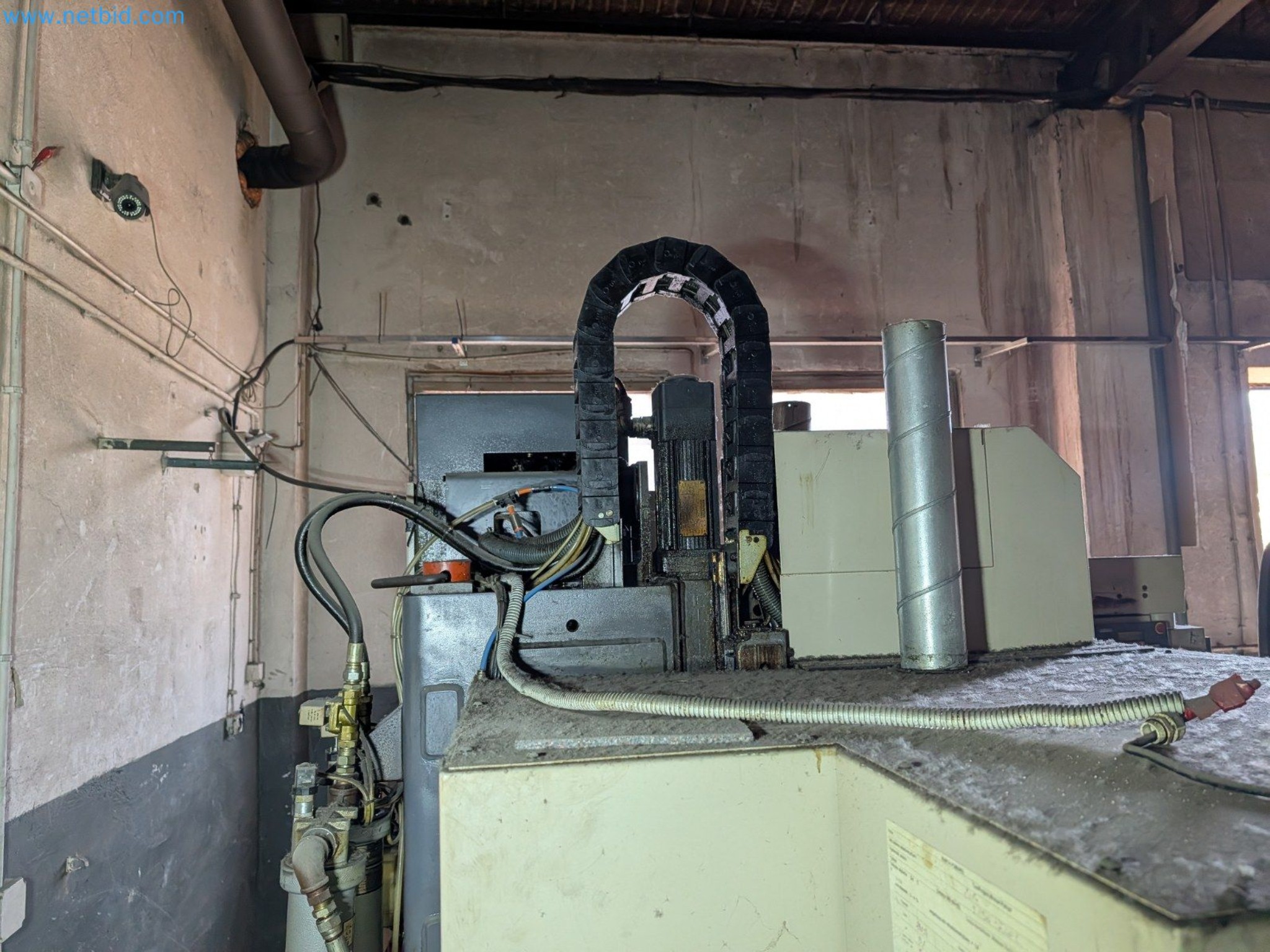 Metalworking machines


-32