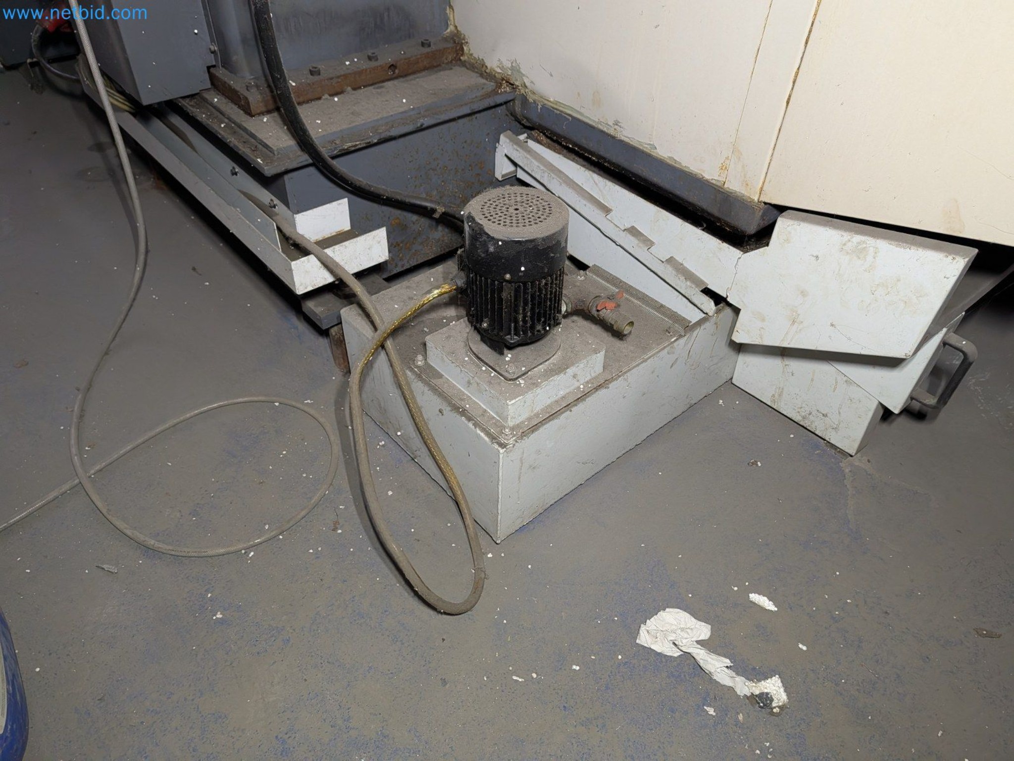 Metalworking machines


-33