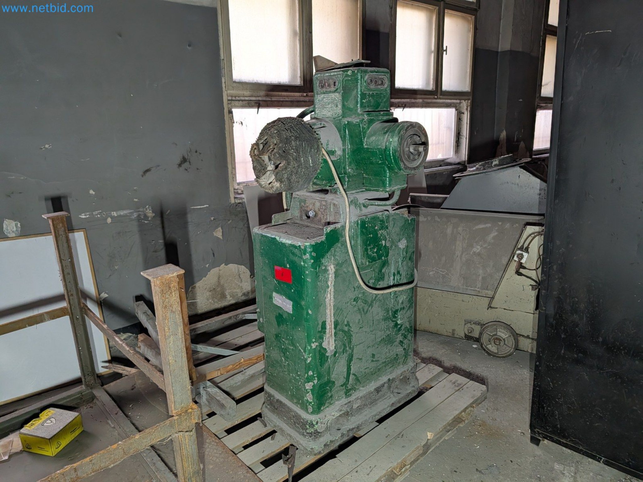 Metallbearbeitungsmaschinen 


-1