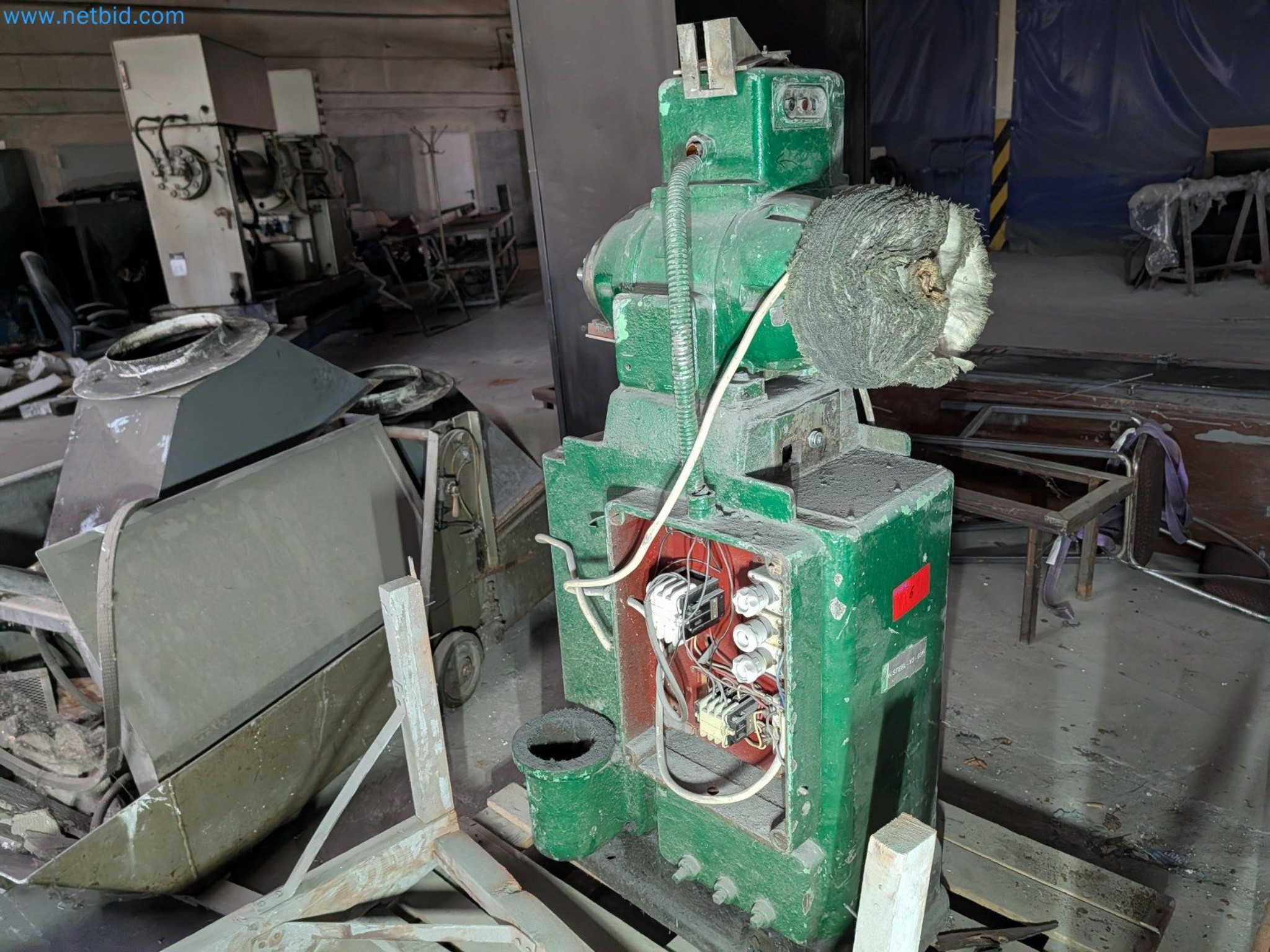 Metallbearbeitungsmaschinen 


-3