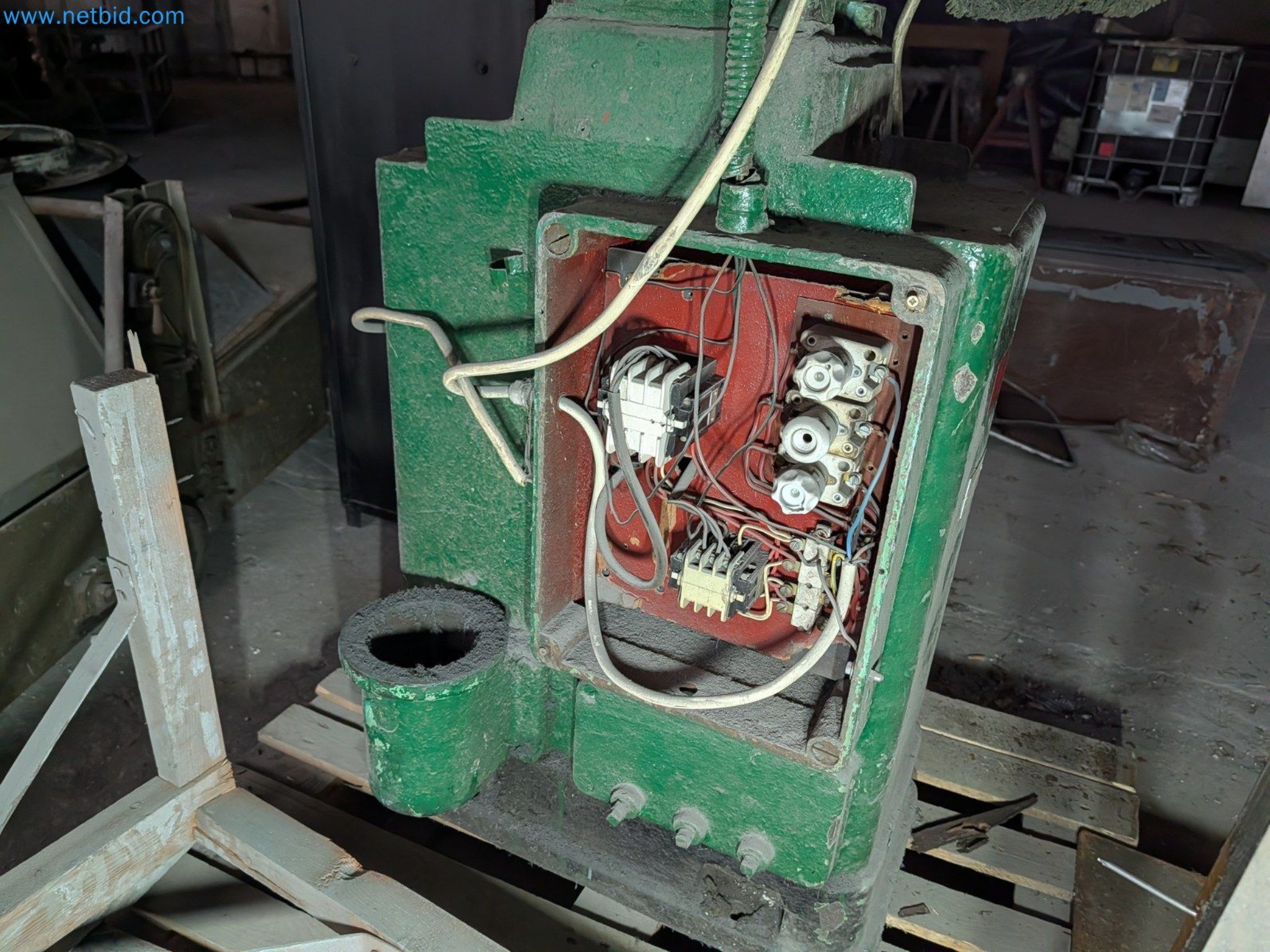 Metallbearbeitungsmaschinen 


-7