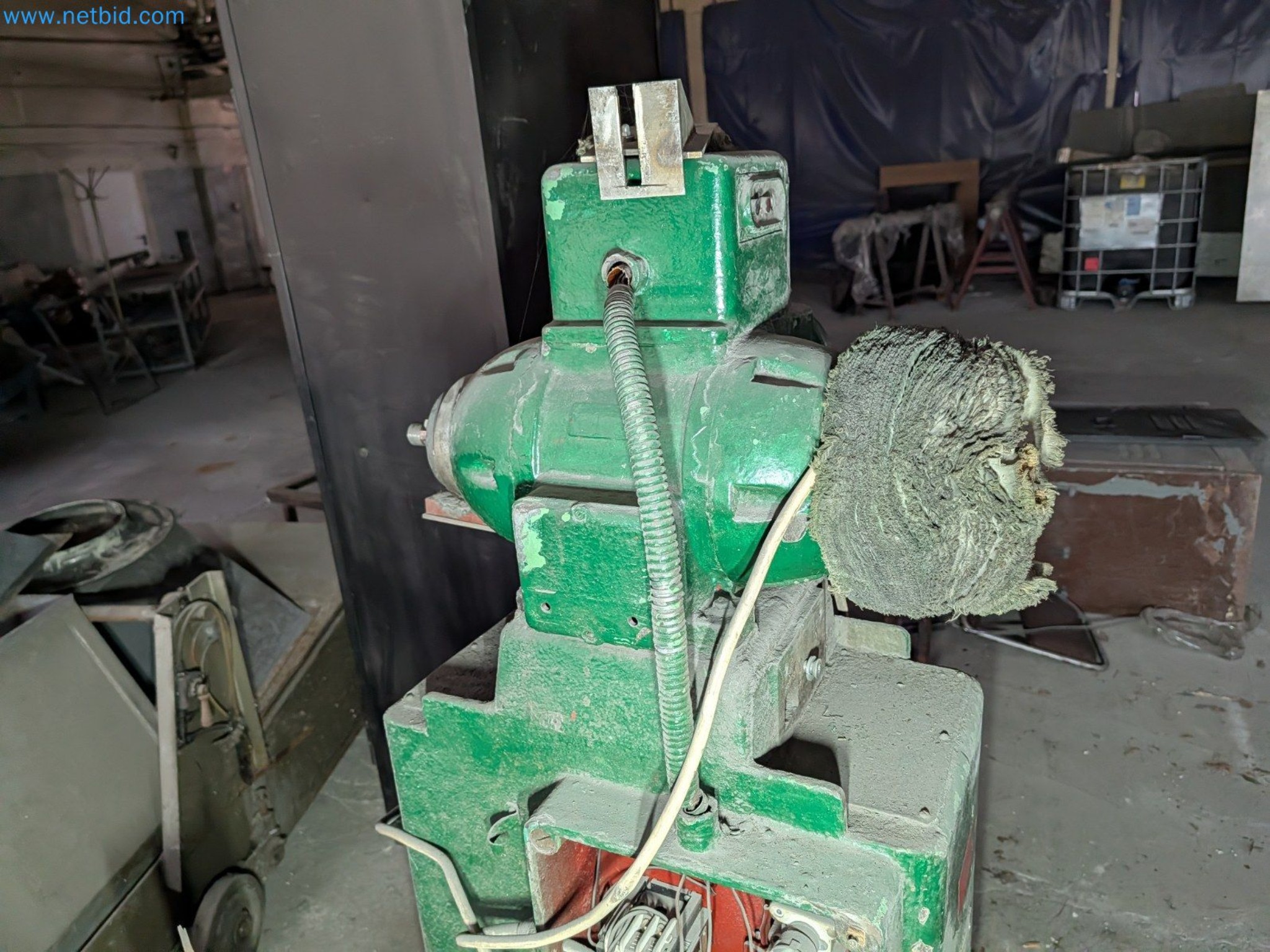 Metallbearbeitungsmaschinen 


-8