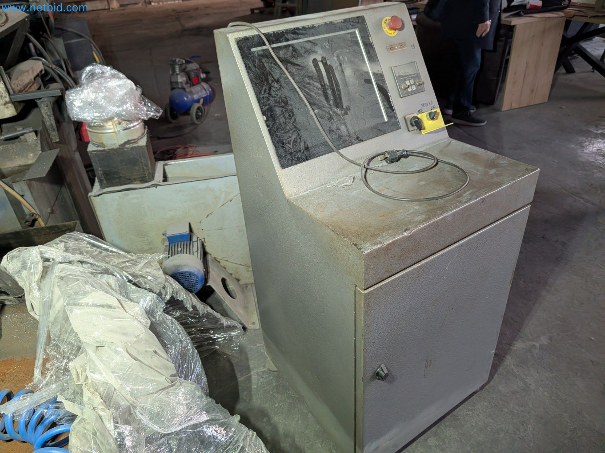 Metalworking machines


-12