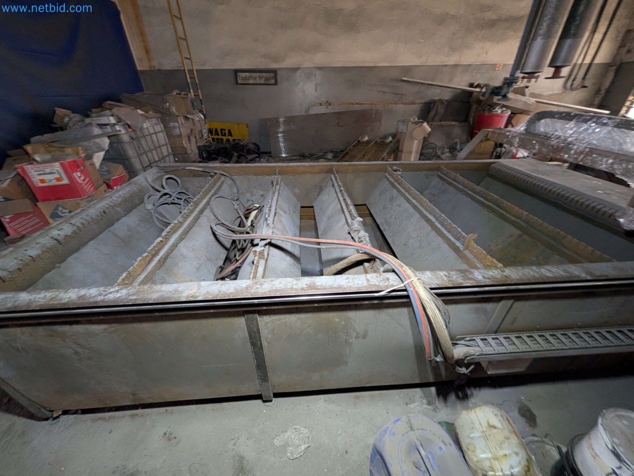 Metalworking machines


-16