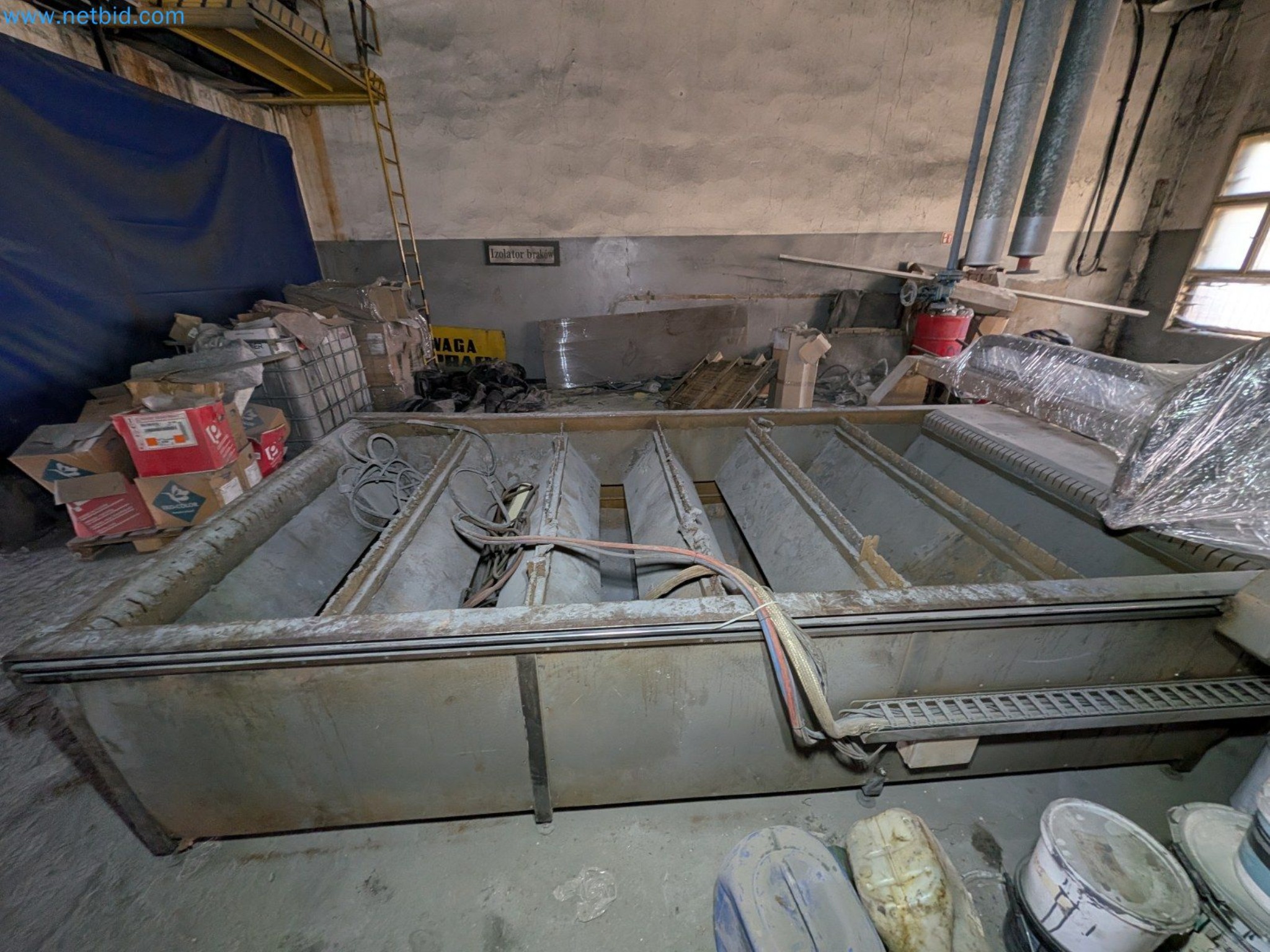 Metalworking machines


-17