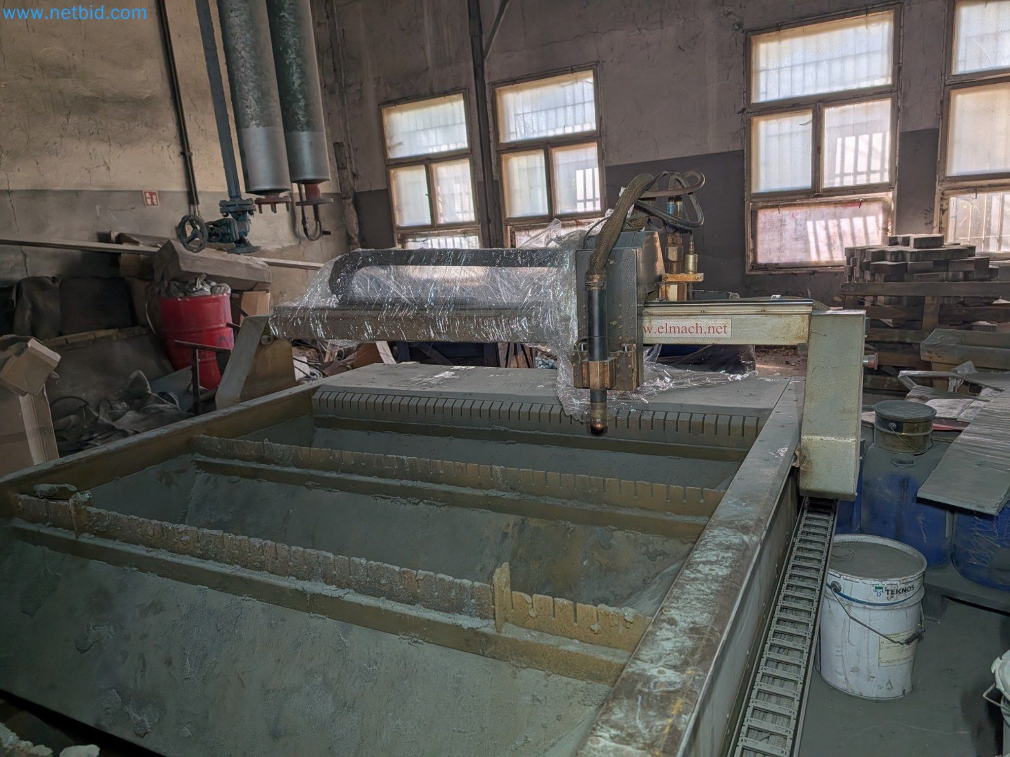 Metalworking machines


-28