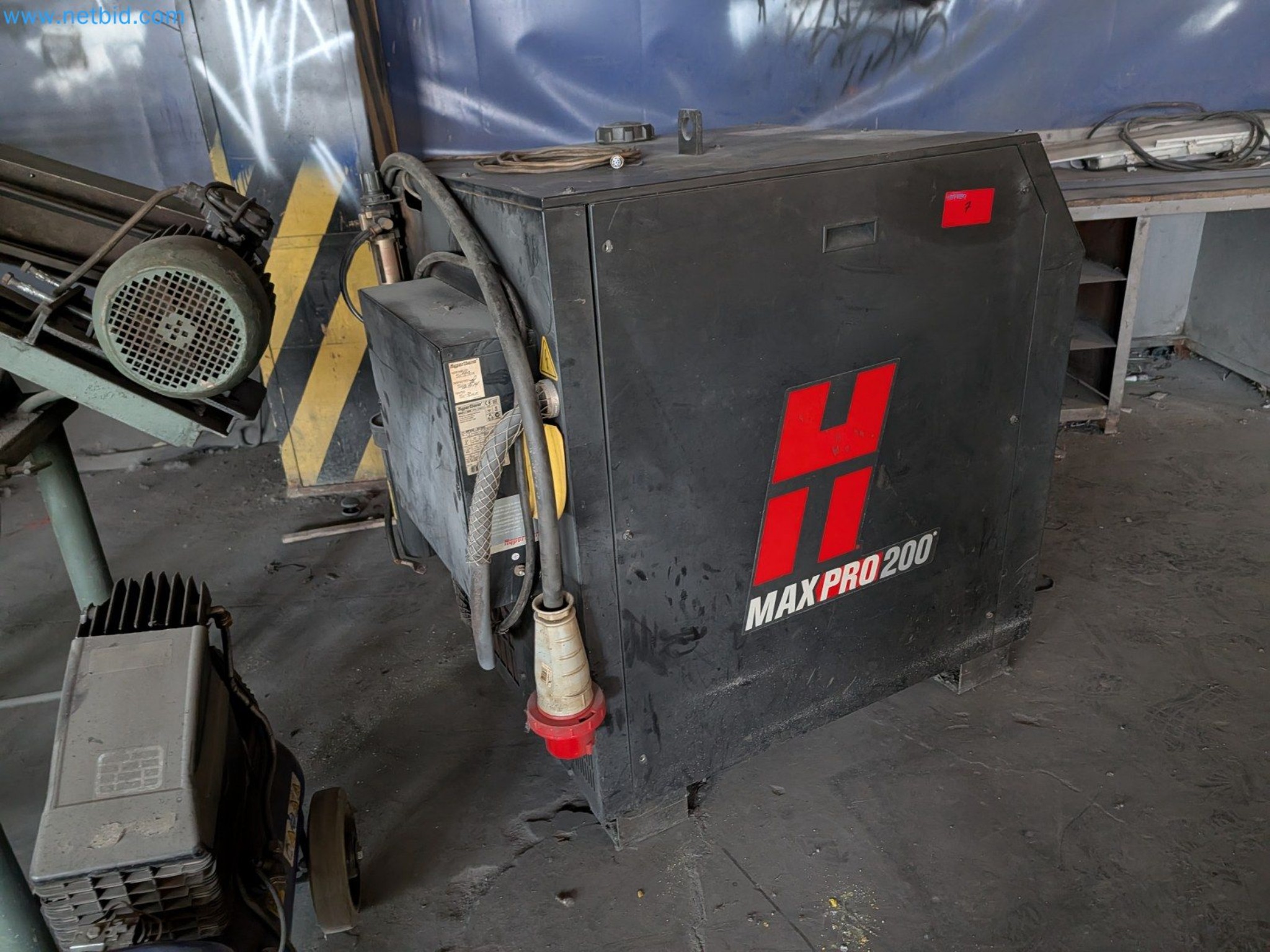 Metalworking machines


-8