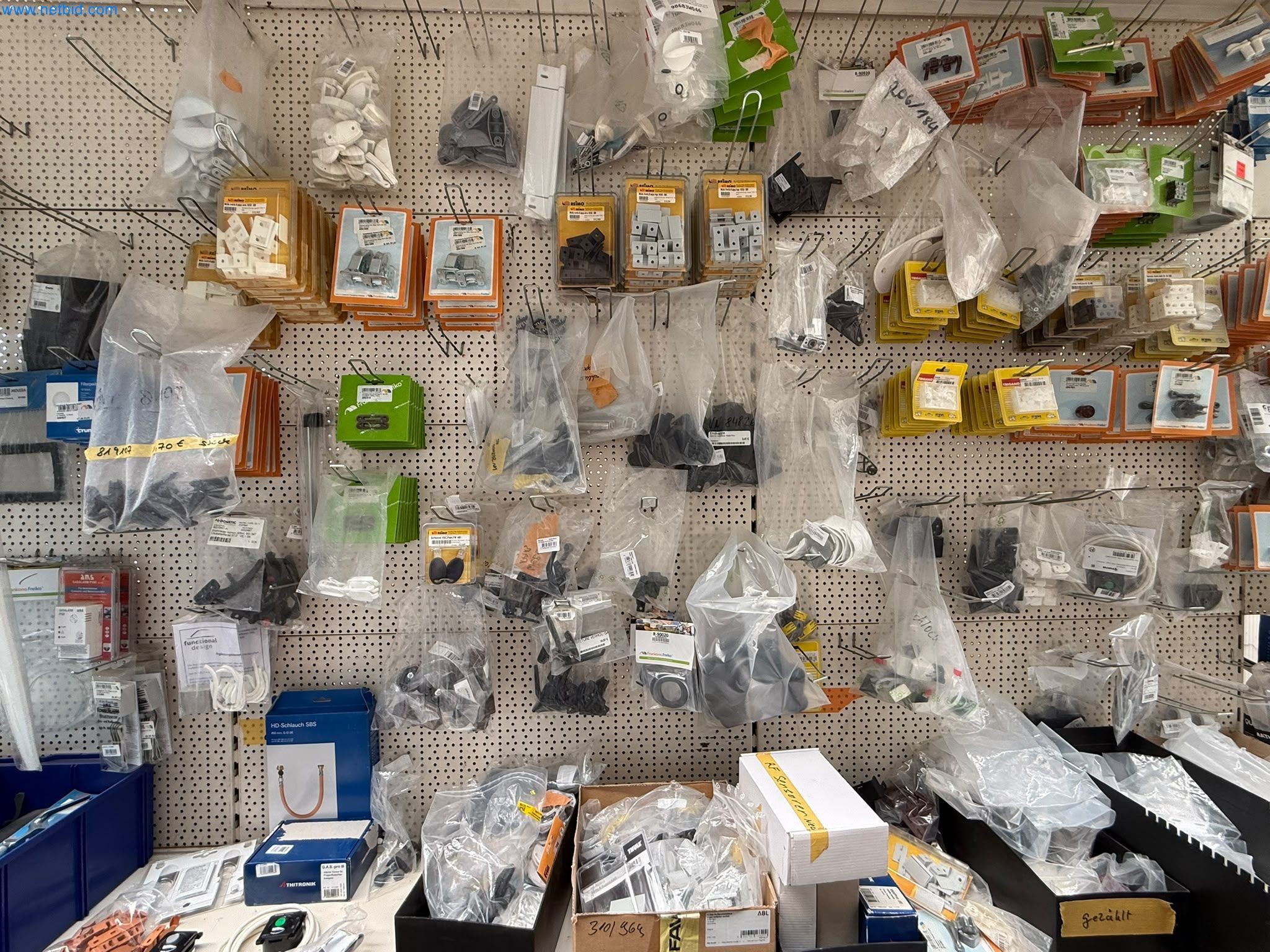 Motorhomes and recreational vehicles, travel trailers, caravan accessories, trucks, office and workshop equipment-14