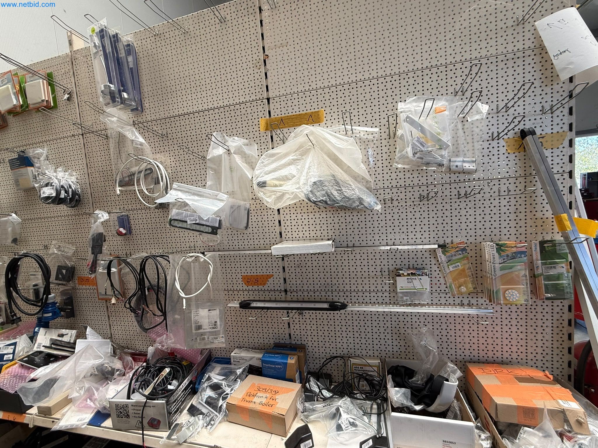 Motorhomes and recreational vehicles, travel trailers, caravan accessories, trucks, office and workshop equipment-20