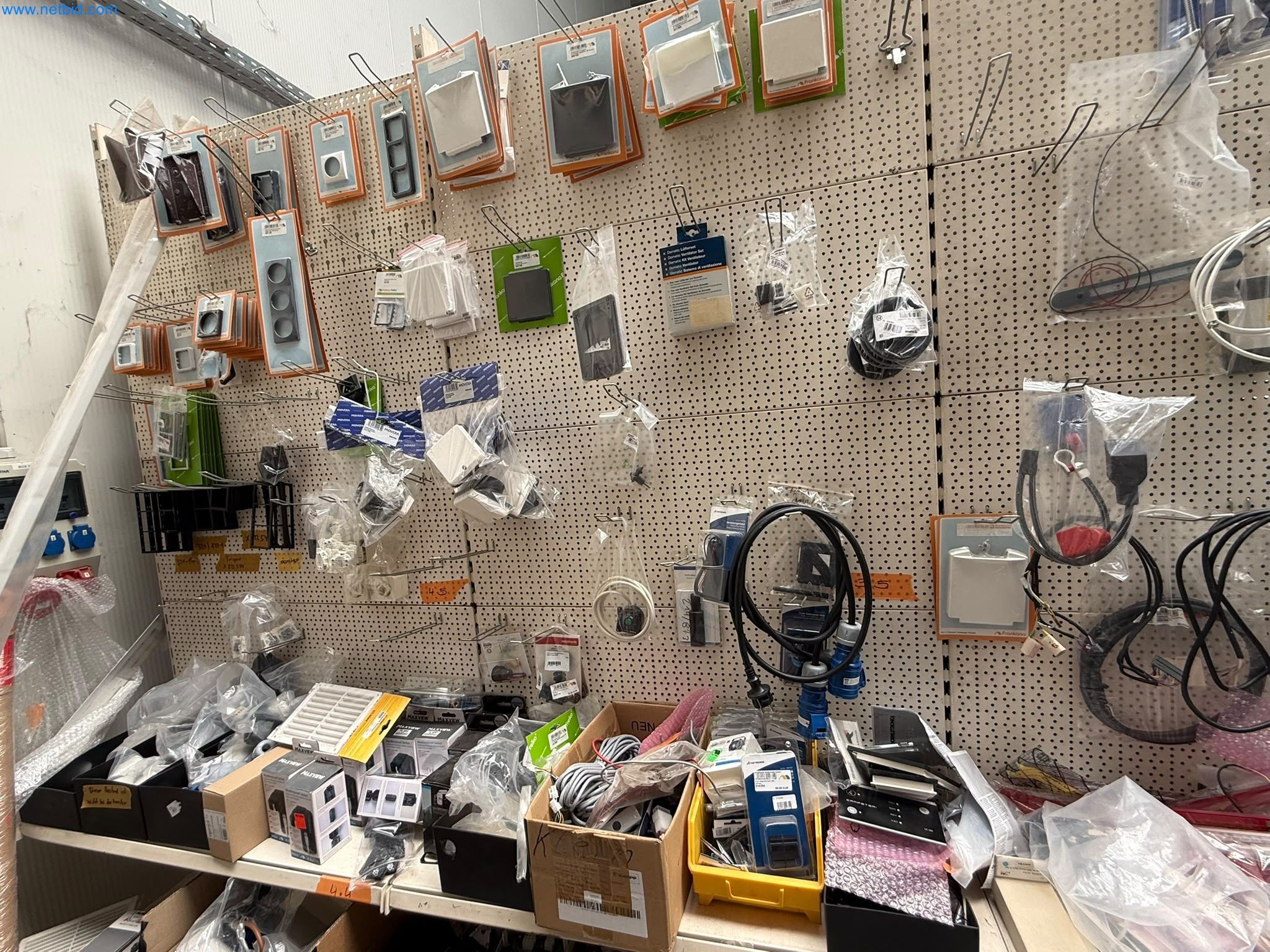 Motorhomes and recreational vehicles, travel trailers, caravan accessories, trucks, office and workshop equipment-21