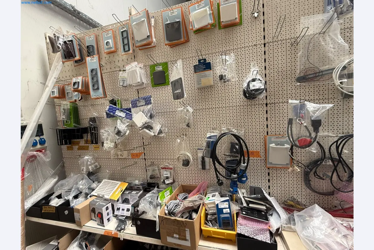 Motorhomes and recreational vehicles, travel trailers, caravan accessories, trucks, office and workshop equipment-21