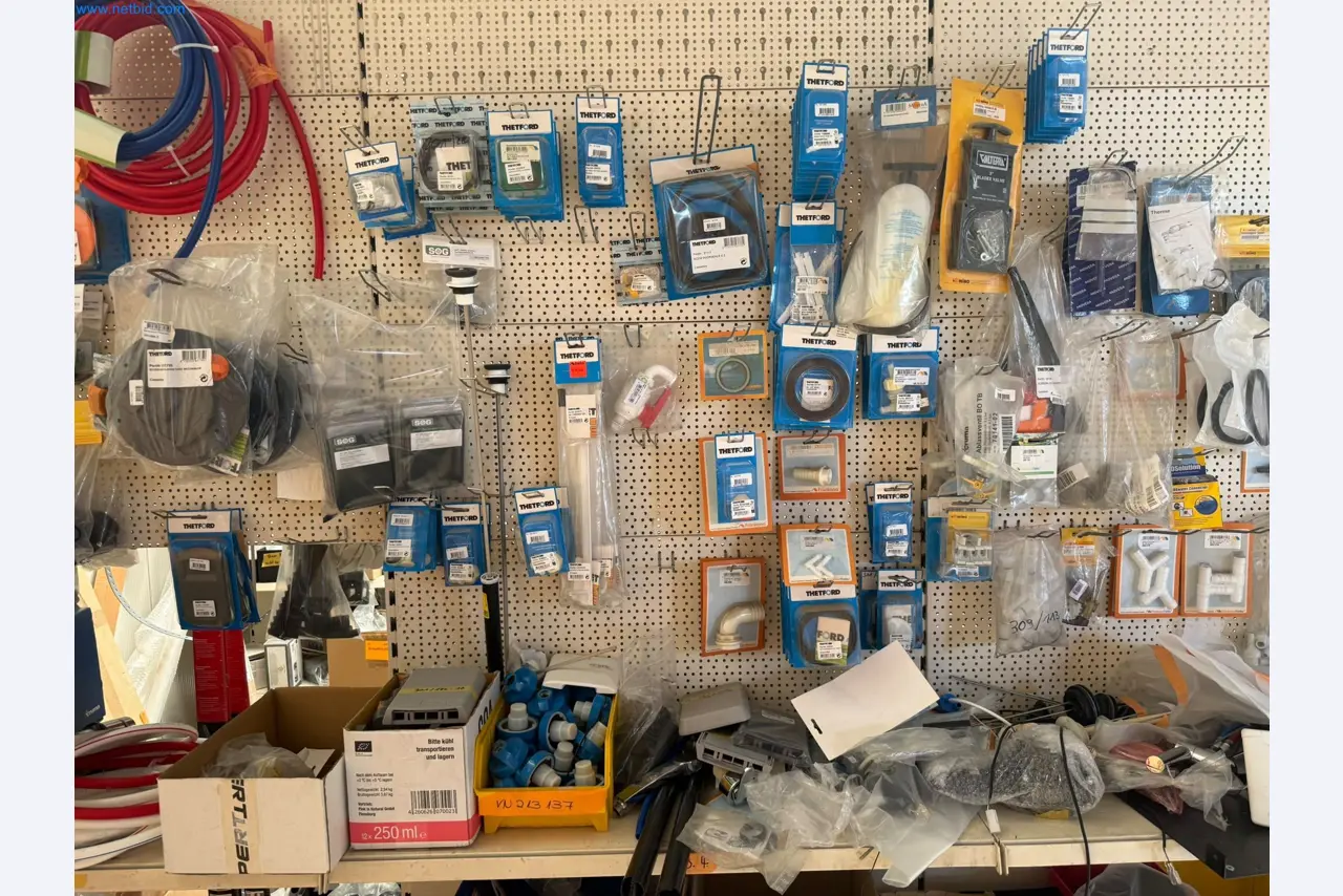 Motorhomes and recreational vehicles, travel trailers, caravan accessories, trucks, office and workshop equipment-7