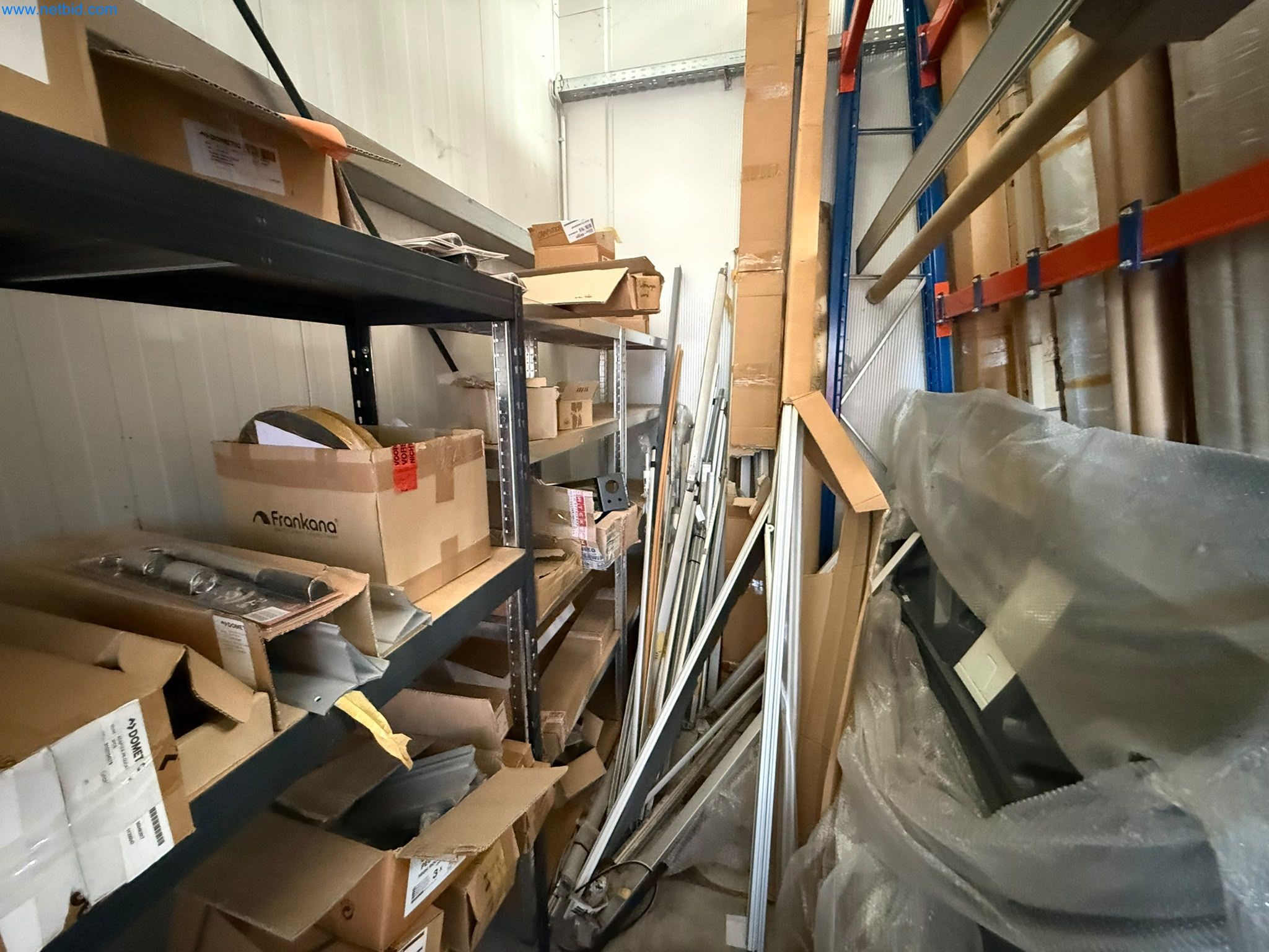 Camping-cars et véhicules de voyage, caravanes, accessoires pour caravanes, camions, aménagement de bureaux et d'ateliers-1