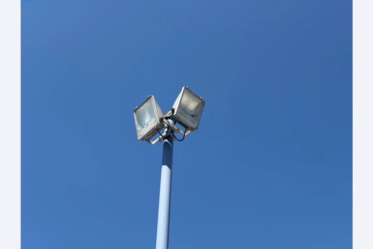 Motorhomes and recreational vehicles, travel trailers, caravan accessories, trucks, office and workshop equipment-2