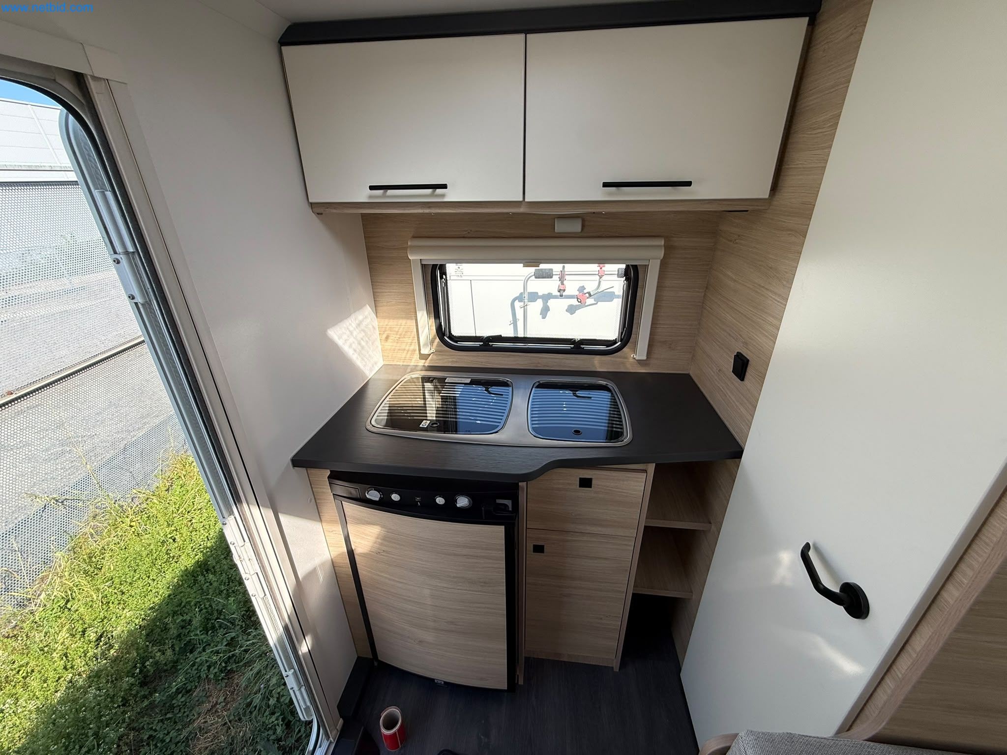 Motorhomes and recreational vehicles, travel trailers, caravan accessories, trucks, office and workshop equipment-12