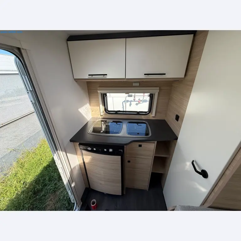 Motorhomes and recreational vehicles, travel trailers, caravan accessories, trucks, office and workshop equipment-12
