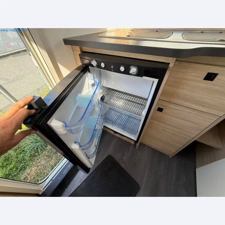 Motorhomes and recreational vehicles, travel trailers, caravan accessories, trucks, office and workshop equipment-13