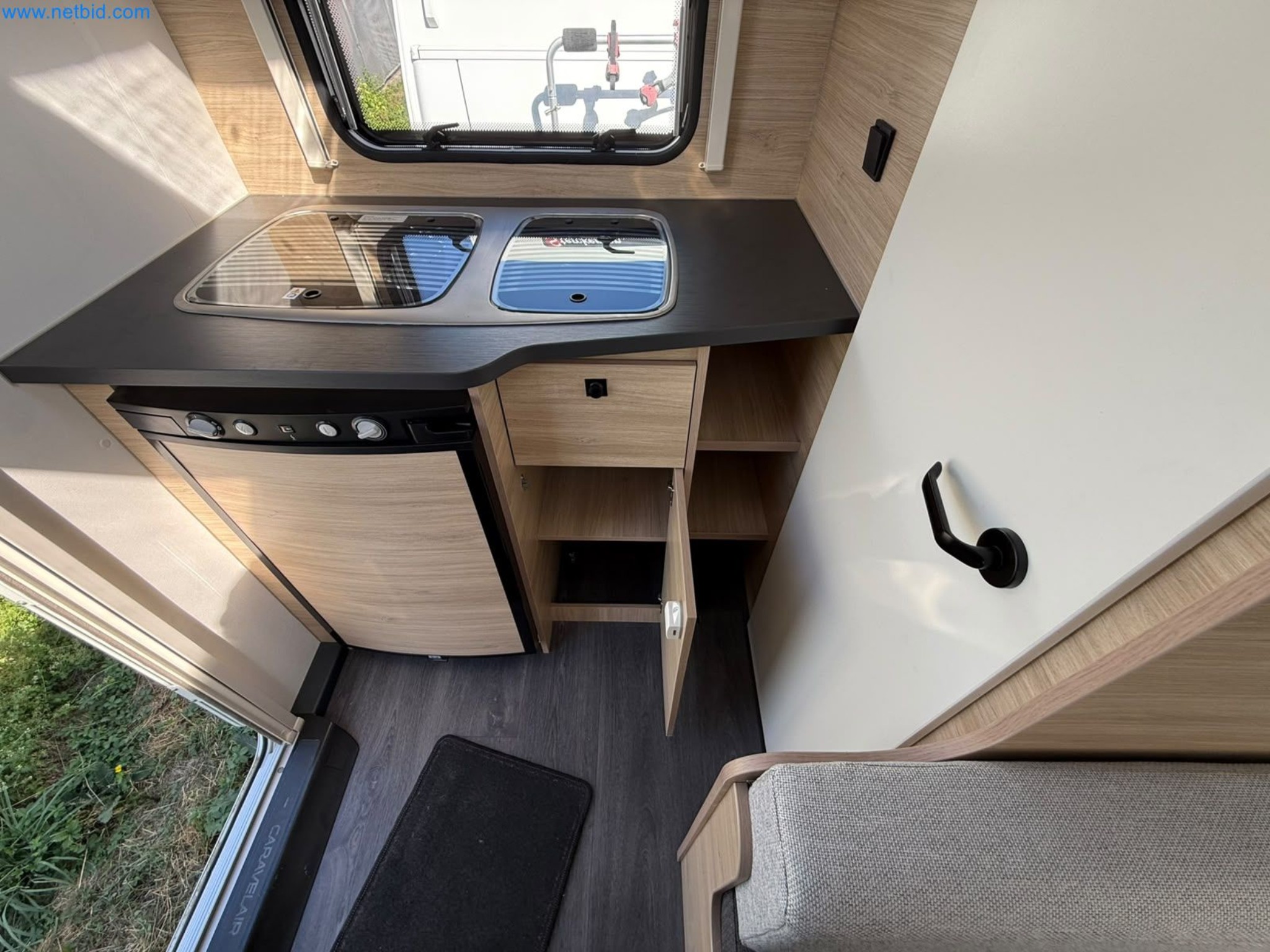 Motorhomes and recreational vehicles, travel trailers, caravan accessories, trucks, office and workshop equipment-14