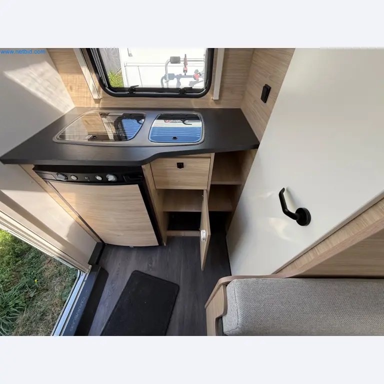 Motorhomes and recreational vehicles, travel trailers, caravan accessories, trucks, office and workshop equipment-14