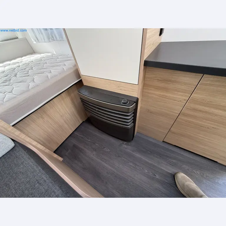 Motorhomes and recreational vehicles, travel trailers, caravan accessories, trucks, office and workshop equipment-15