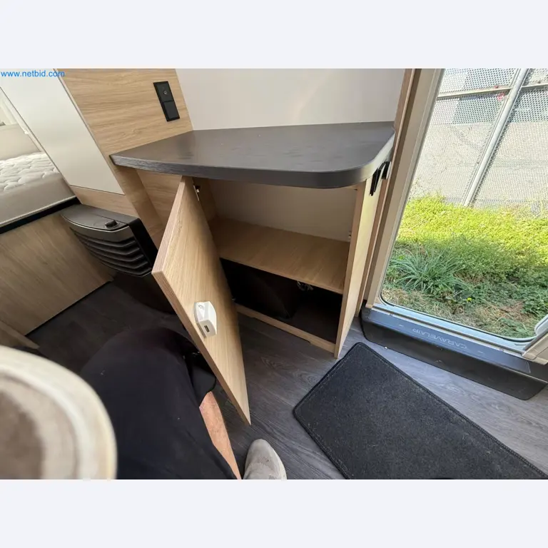 Motorhomes and recreational vehicles, travel trailers, caravan accessories, trucks, office and workshop equipment-16