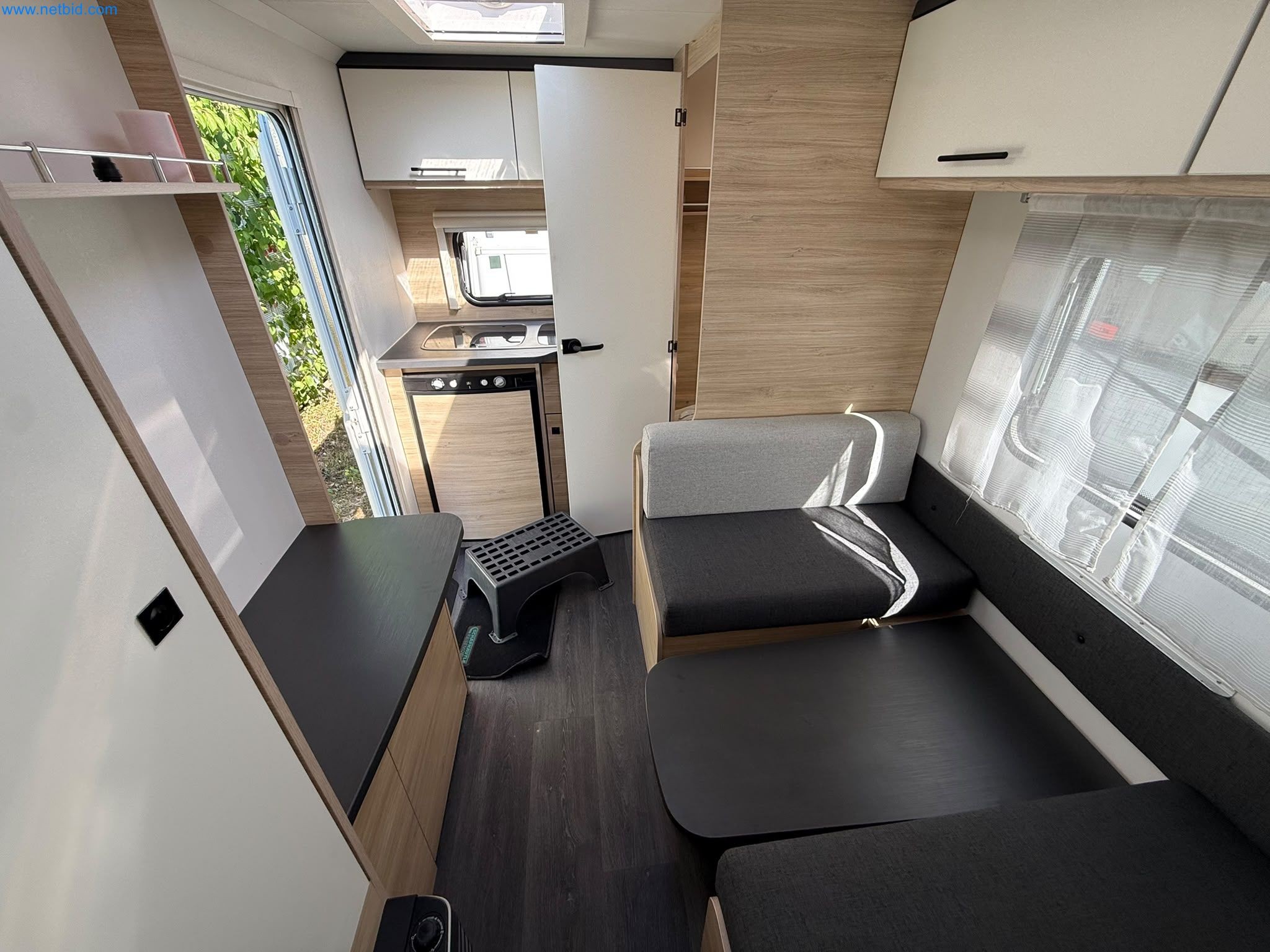 Motorhomes and recreational vehicles, travel trailers, caravan accessories, trucks, office and workshop equipment-6