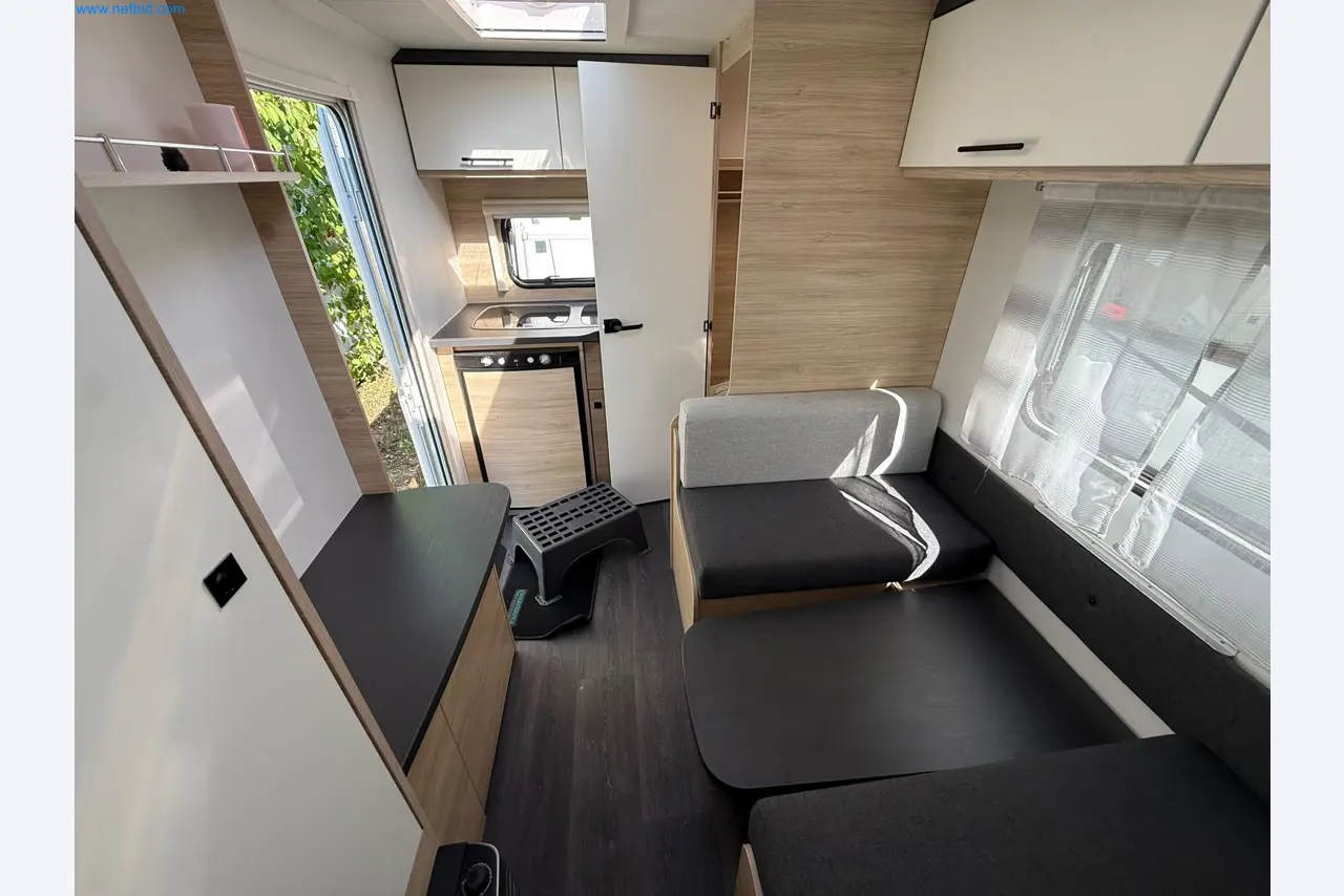 Motorhomes and recreational vehicles, travel trailers, caravan accessories, trucks, office and workshop equipment-6