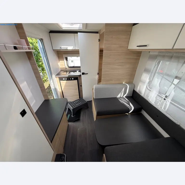 Motorhomes and recreational vehicles, travel trailers, caravan accessories, trucks, office and workshop equipment-6