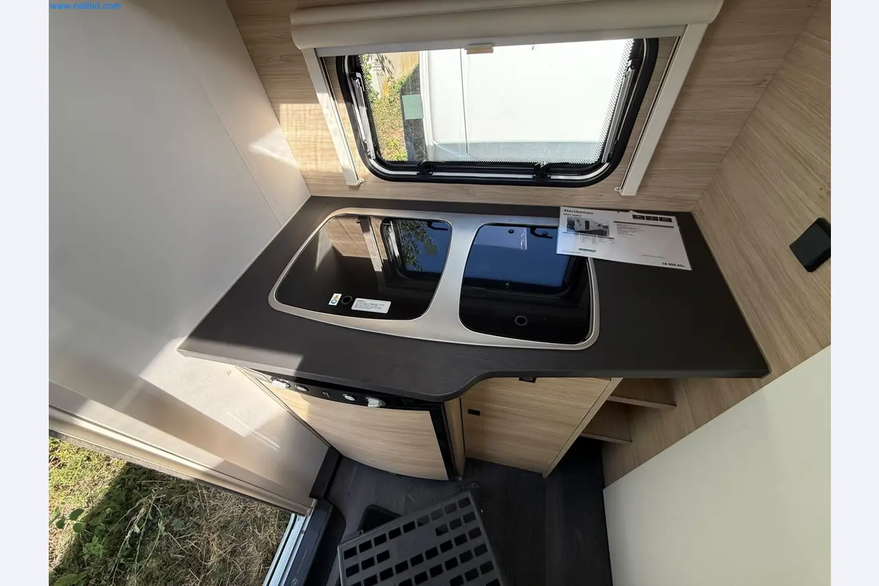 Motorhomes and recreational vehicles, travel trailers, caravan accessories, trucks, office and workshop equipment-8