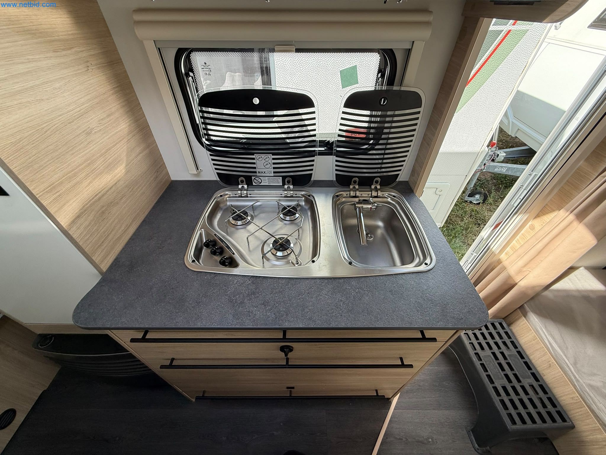 Motorhomes and recreational vehicles, travel trailers, caravan accessories, trucks, office and workshop equipment-12
