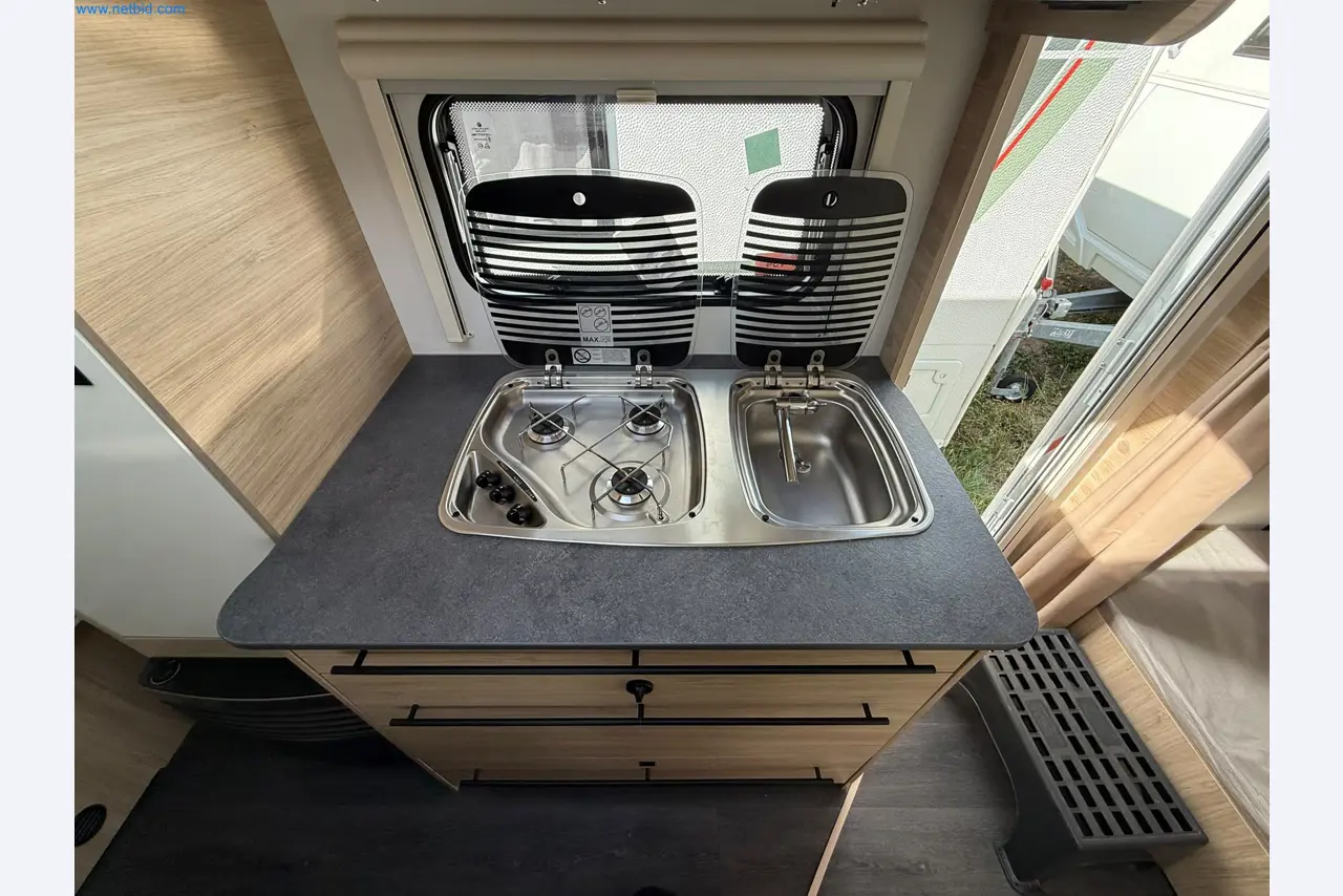 Motorhomes and recreational vehicles, travel trailers, caravan accessories, trucks, office and workshop equipment-12