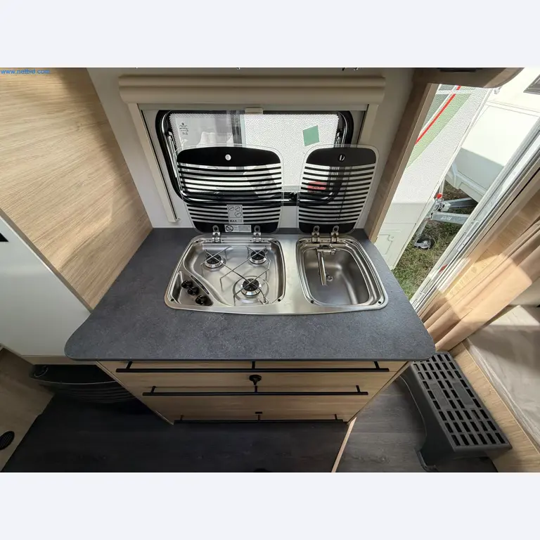 Motorhomes and recreational vehicles, travel trailers, caravan accessories, trucks, office and workshop equipment-12