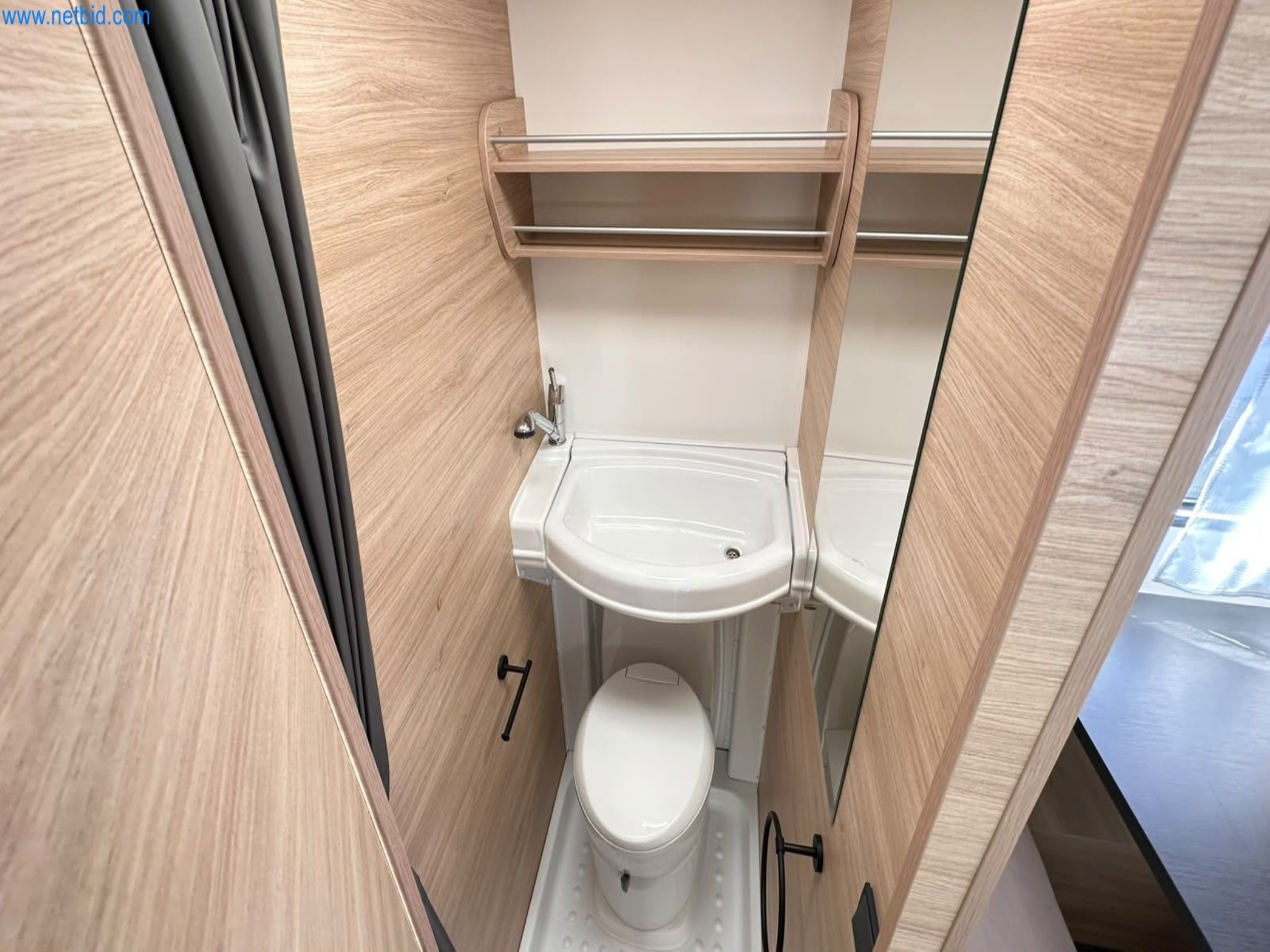 Motorhomes and recreational vehicles, travel trailers, caravan accessories, trucks, office and workshop equipment-10