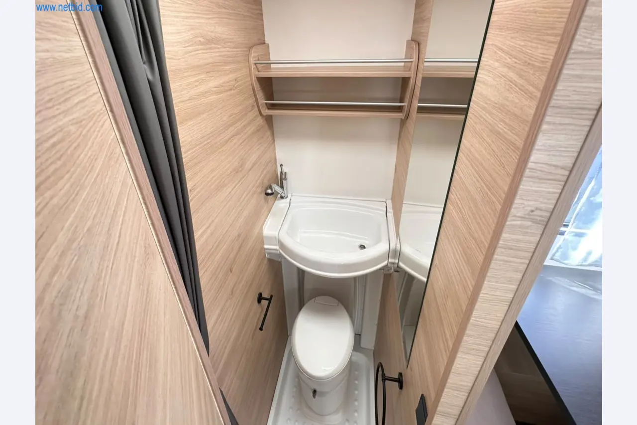 Motorhomes and recreational vehicles, travel trailers, caravan accessories, trucks, office and workshop equipment-10