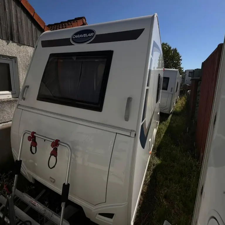 Single-Axle Travel Trailer Caravelair Alba Style 466 Family