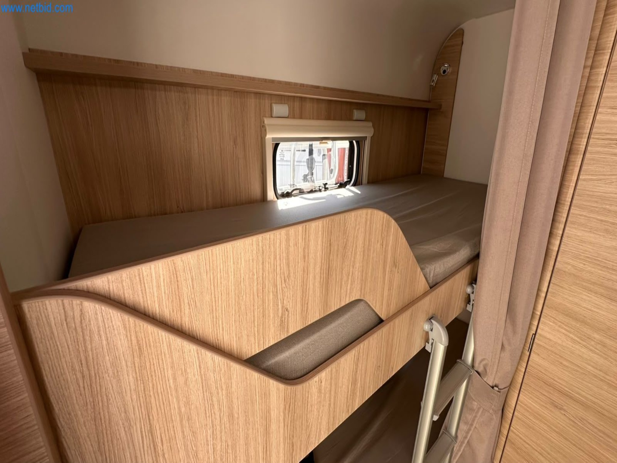 Motorhomes and recreational vehicles, travel trailers, caravan accessories, trucks, office and workshop equipment-7