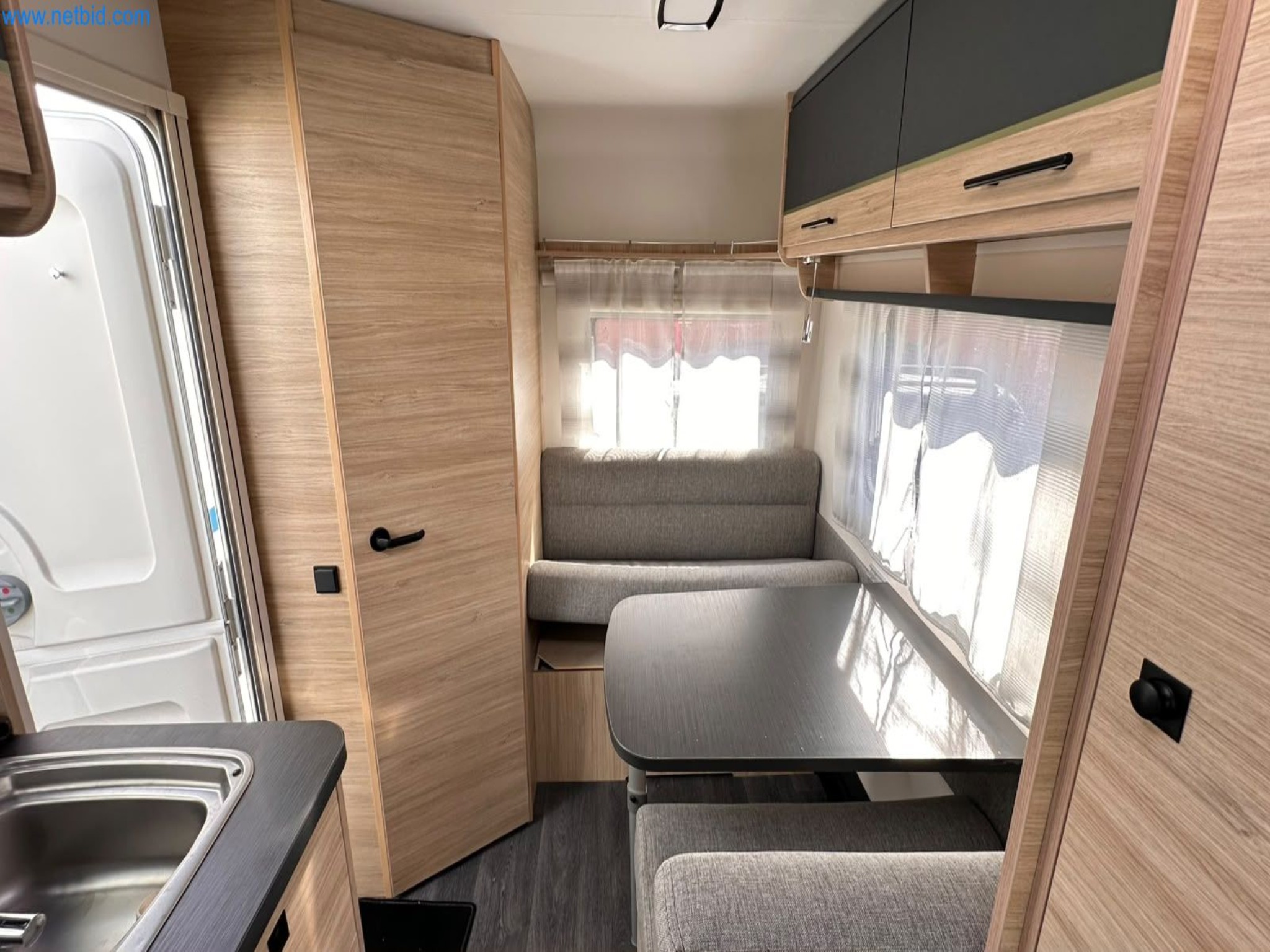 Motorhomes and recreational vehicles, travel trailers, caravan accessories, trucks, office and workshop equipment-10