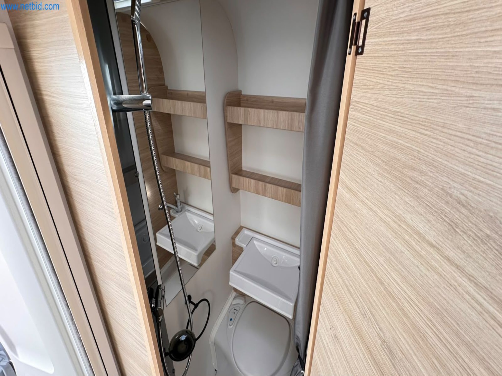 Motorhomes and recreational vehicles, travel trailers, caravan accessories, trucks, office and workshop equipment-11