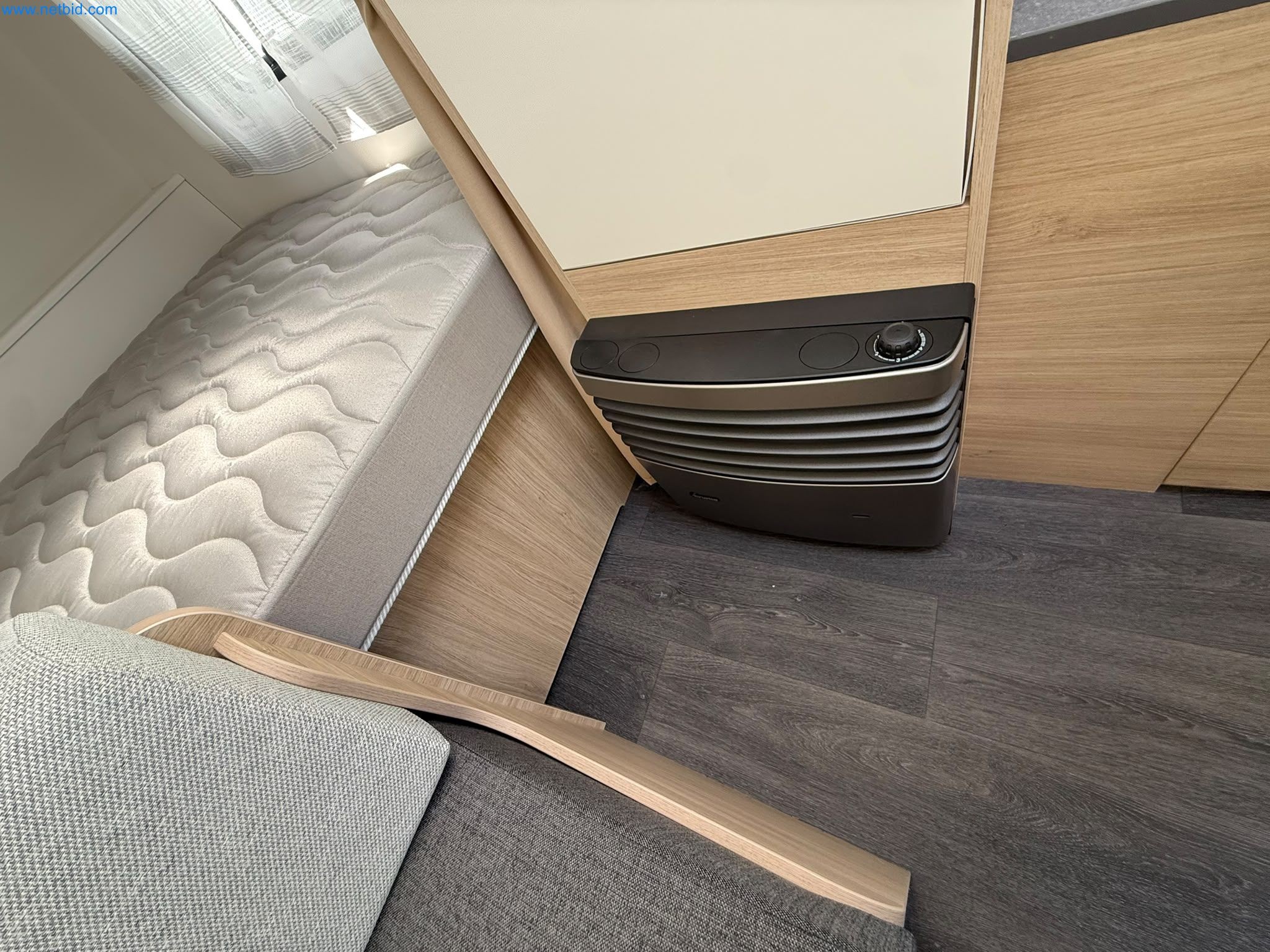Motorhomes and recreational vehicles, travel trailers, caravan accessories, trucks, office and workshop equipment-11
