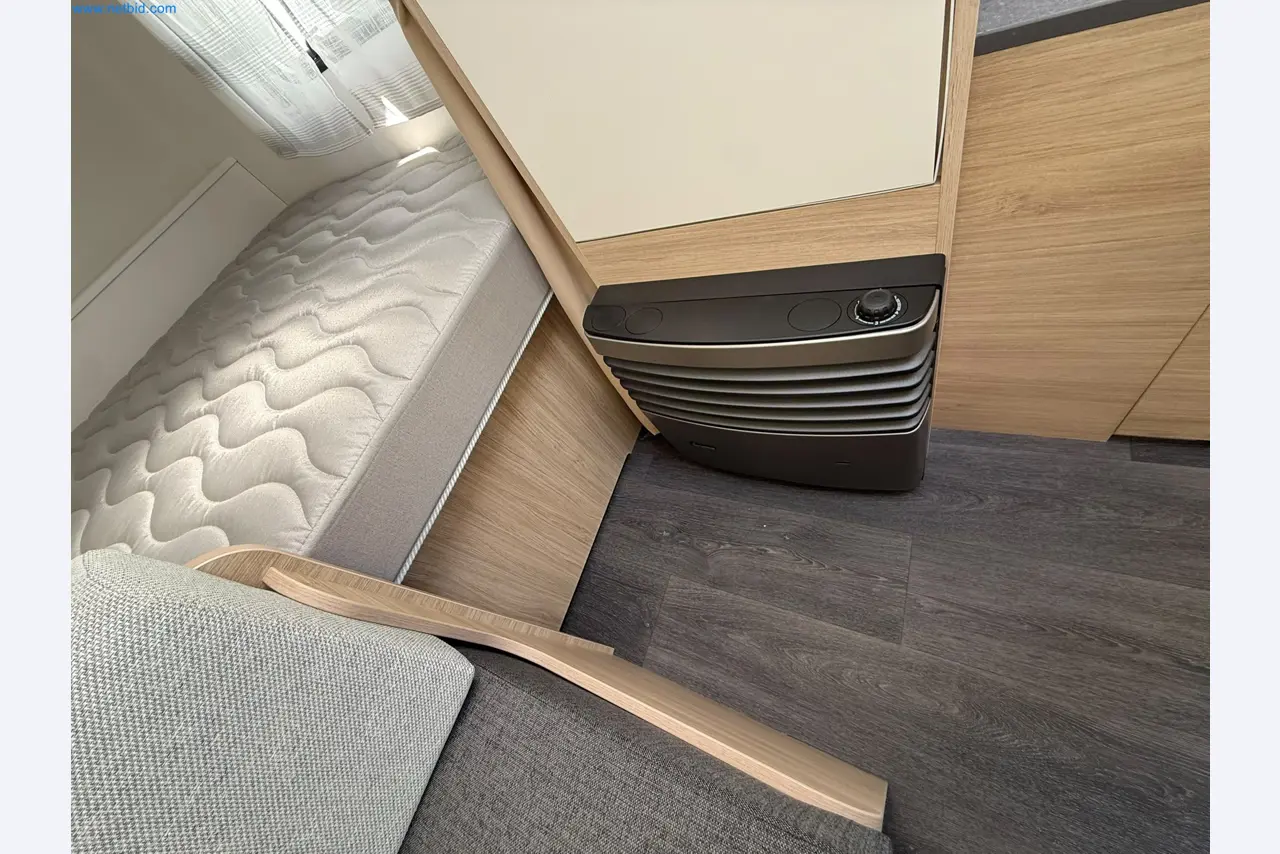 Motorhomes and recreational vehicles, travel trailers, caravan accessories, trucks, office and workshop equipment-11