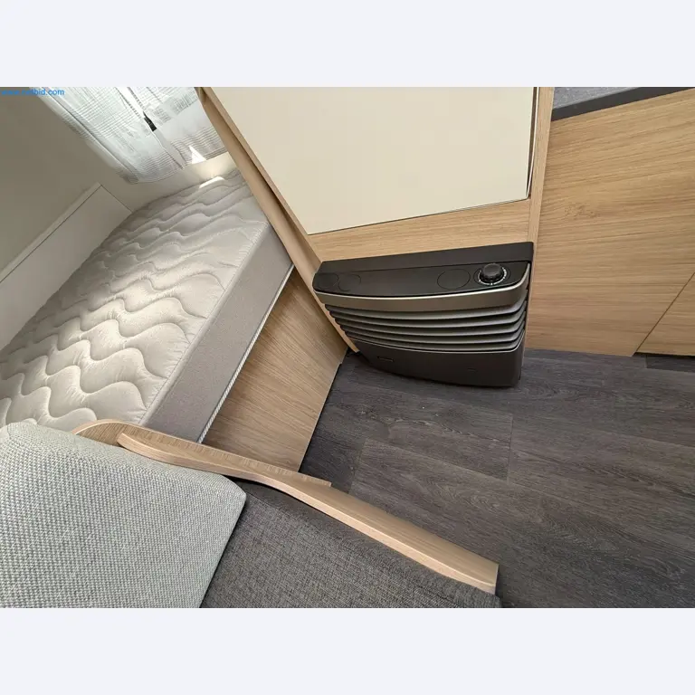 Motorhomes and recreational vehicles, travel trailers, caravan accessories, trucks, office and workshop equipment-11