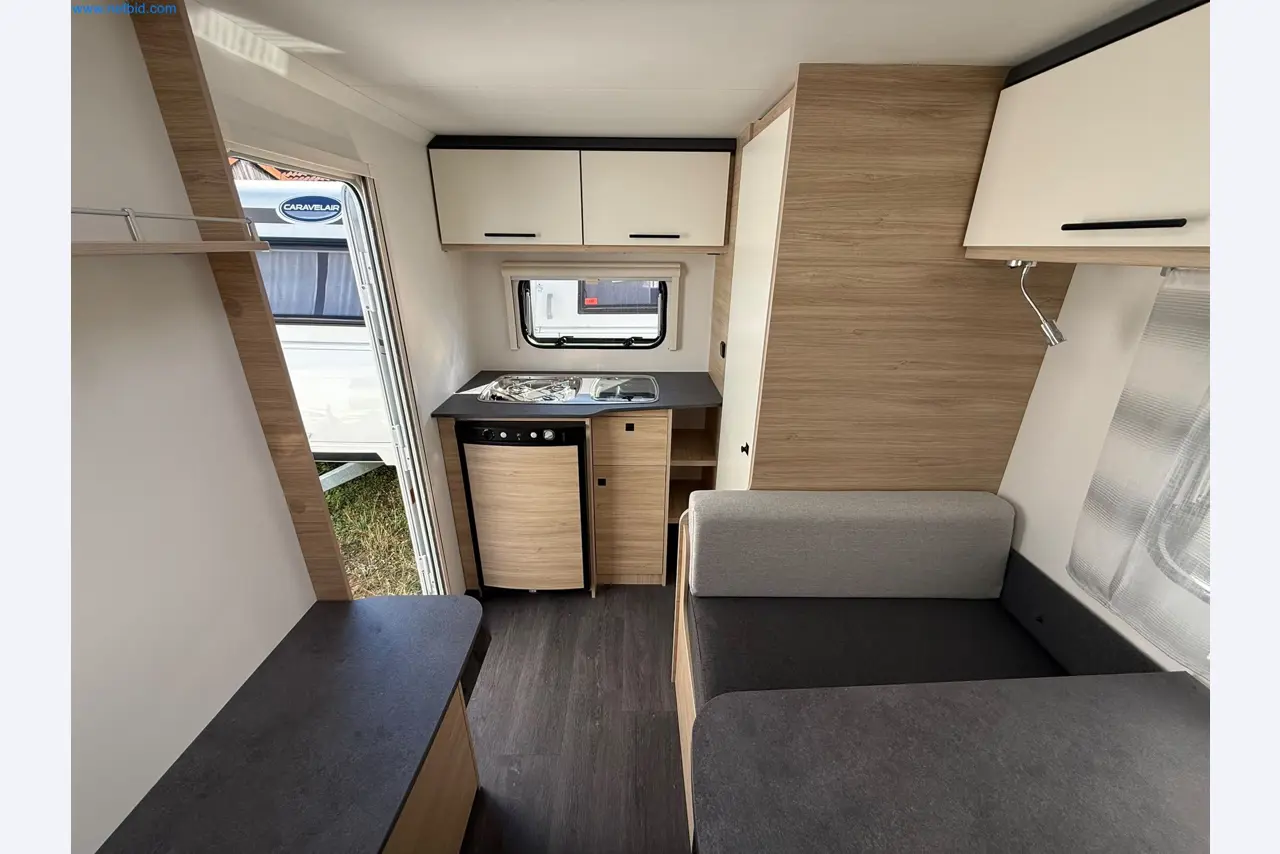 Motorhomes and recreational vehicles, travel trailers, caravan accessories, trucks, office and workshop equipment-7