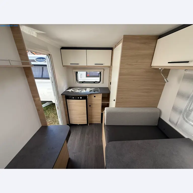 Motorhomes and recreational vehicles, travel trailers, caravan accessories, trucks, office and workshop equipment-7