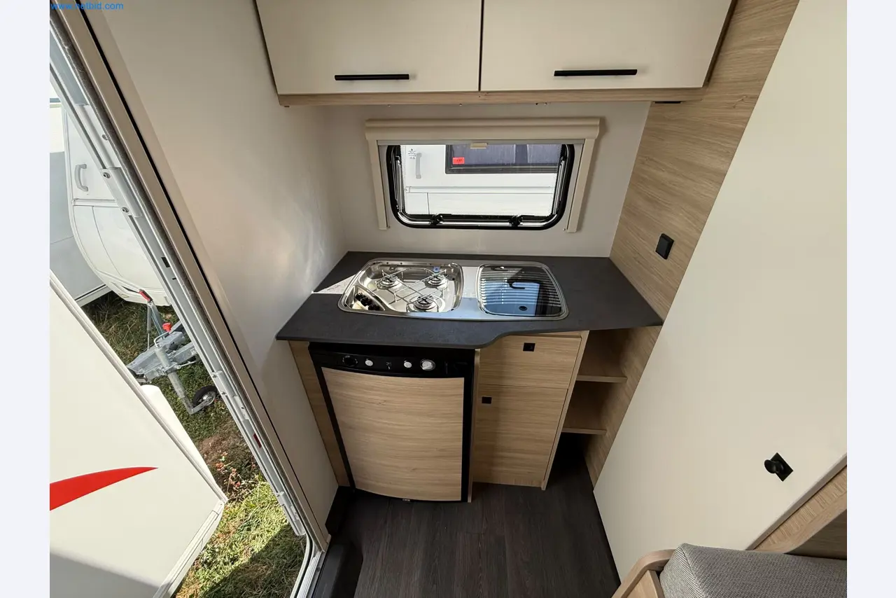 Motorhomes and recreational vehicles, travel trailers, caravan accessories, trucks, office and workshop equipment-8
