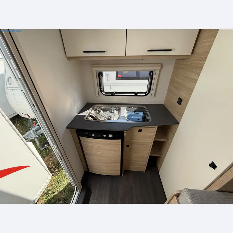 Motorhomes and recreational vehicles, travel trailers, caravan accessories, trucks, office and workshop equipment-8