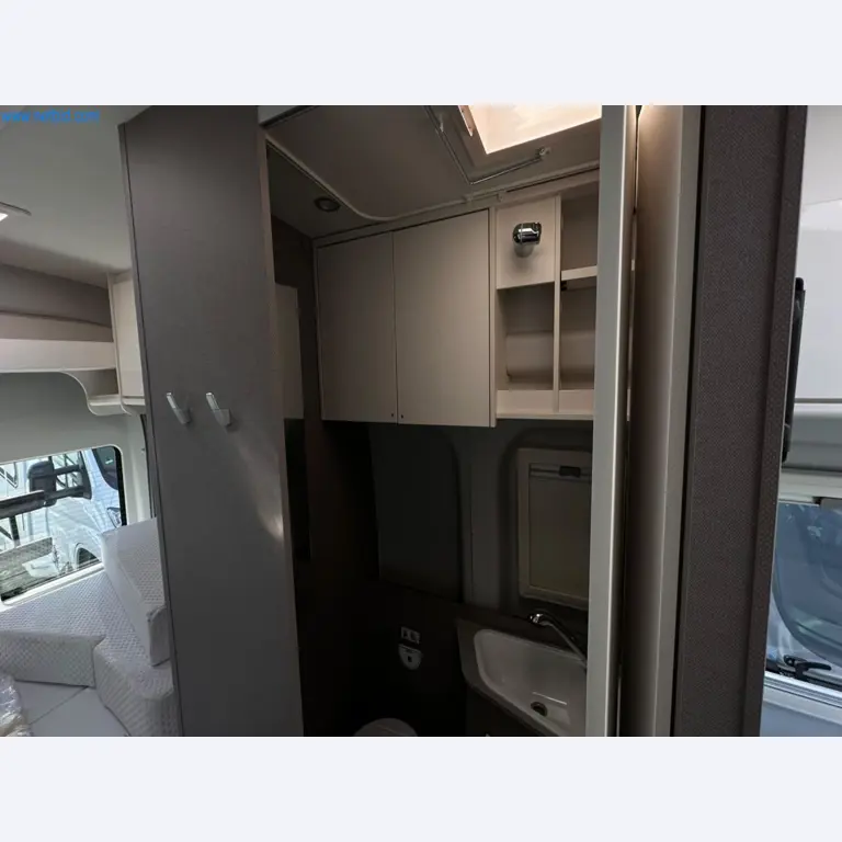 Motorhomes and recreational vehicles, travel trailers, caravan accessories, trucks, office and workshop equipment-5