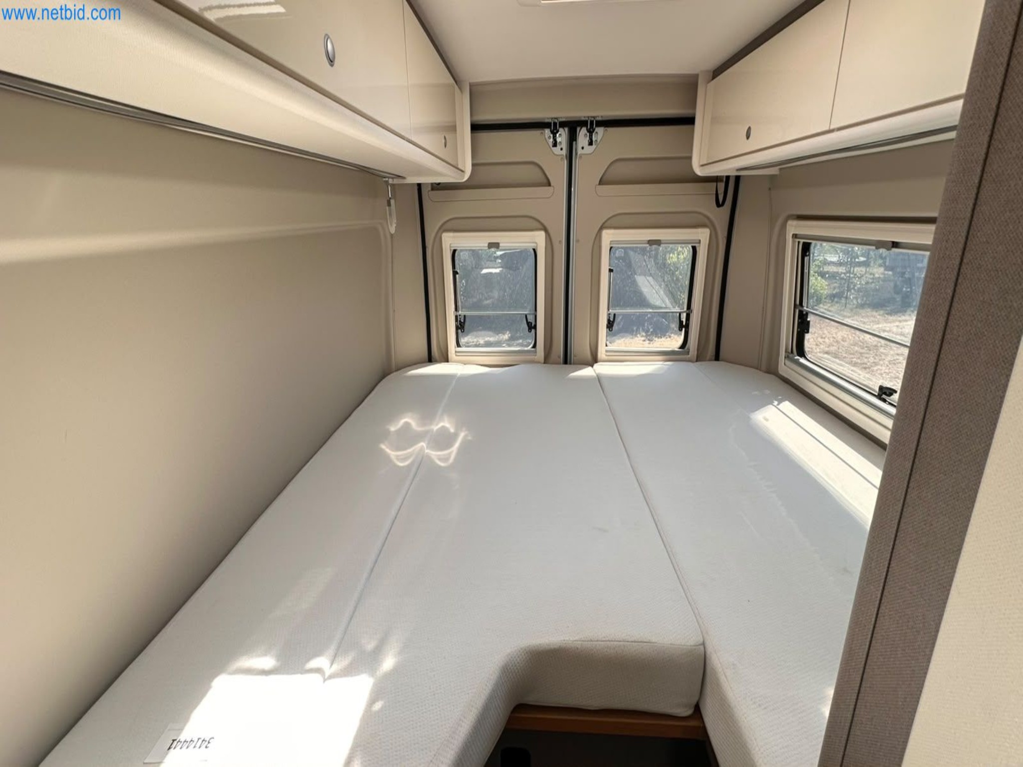 Motorhomes and recreational vehicles, travel trailers, caravan accessories, trucks, office and workshop equipment-10