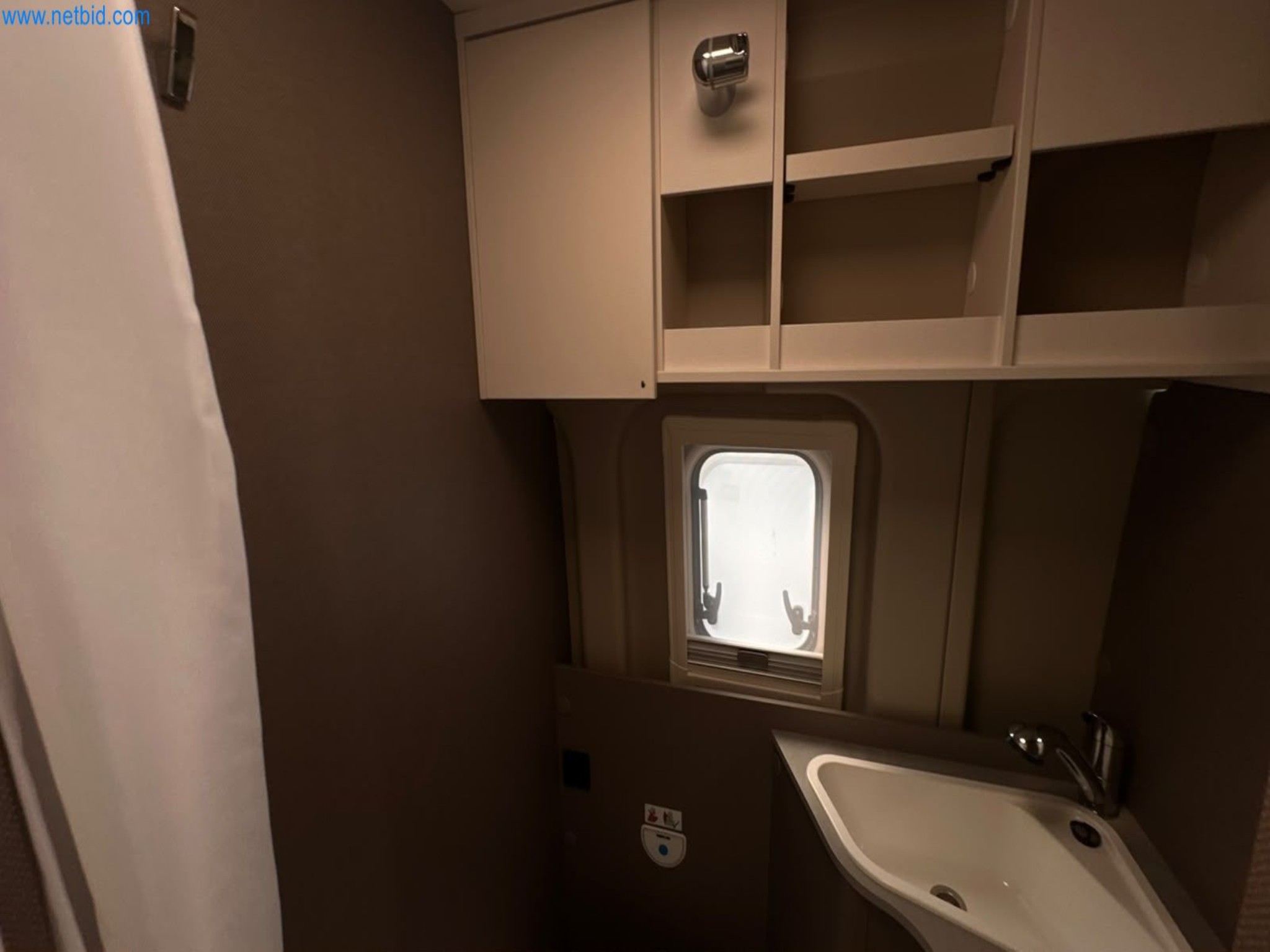 Motorhomes and recreational vehicles, travel trailers, caravan accessories, trucks, office and workshop equipment-12