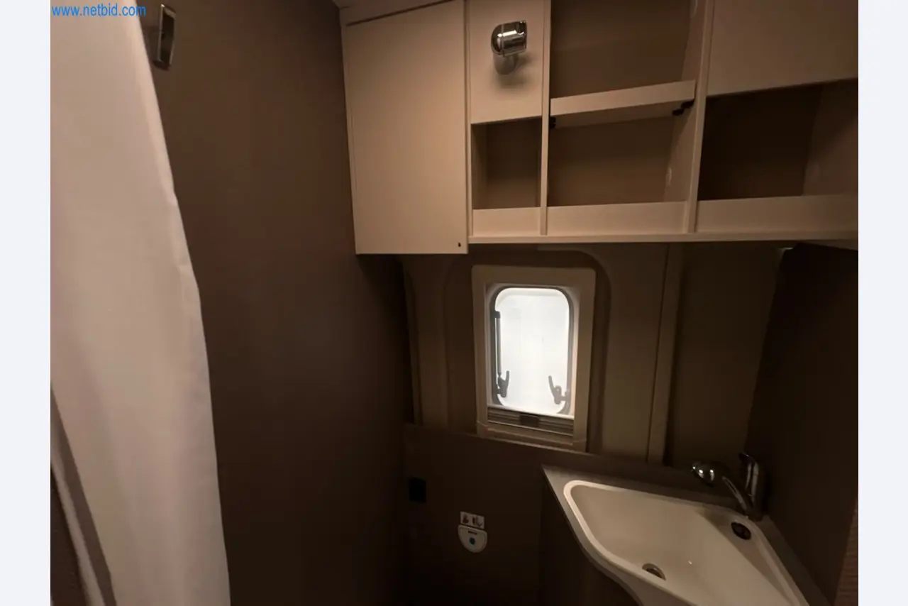 Motorhomes and recreational vehicles, travel trailers, caravan accessories, trucks, office and workshop equipment-12